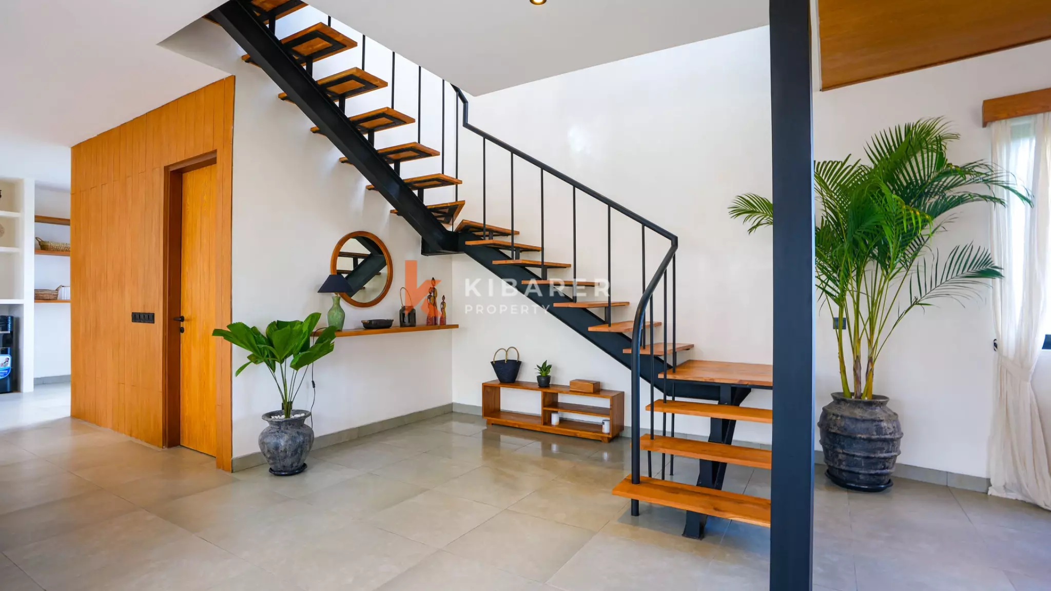 Charming Three Bedrooms Enclosed Living Villa Walking Distance to Cemagi Beach