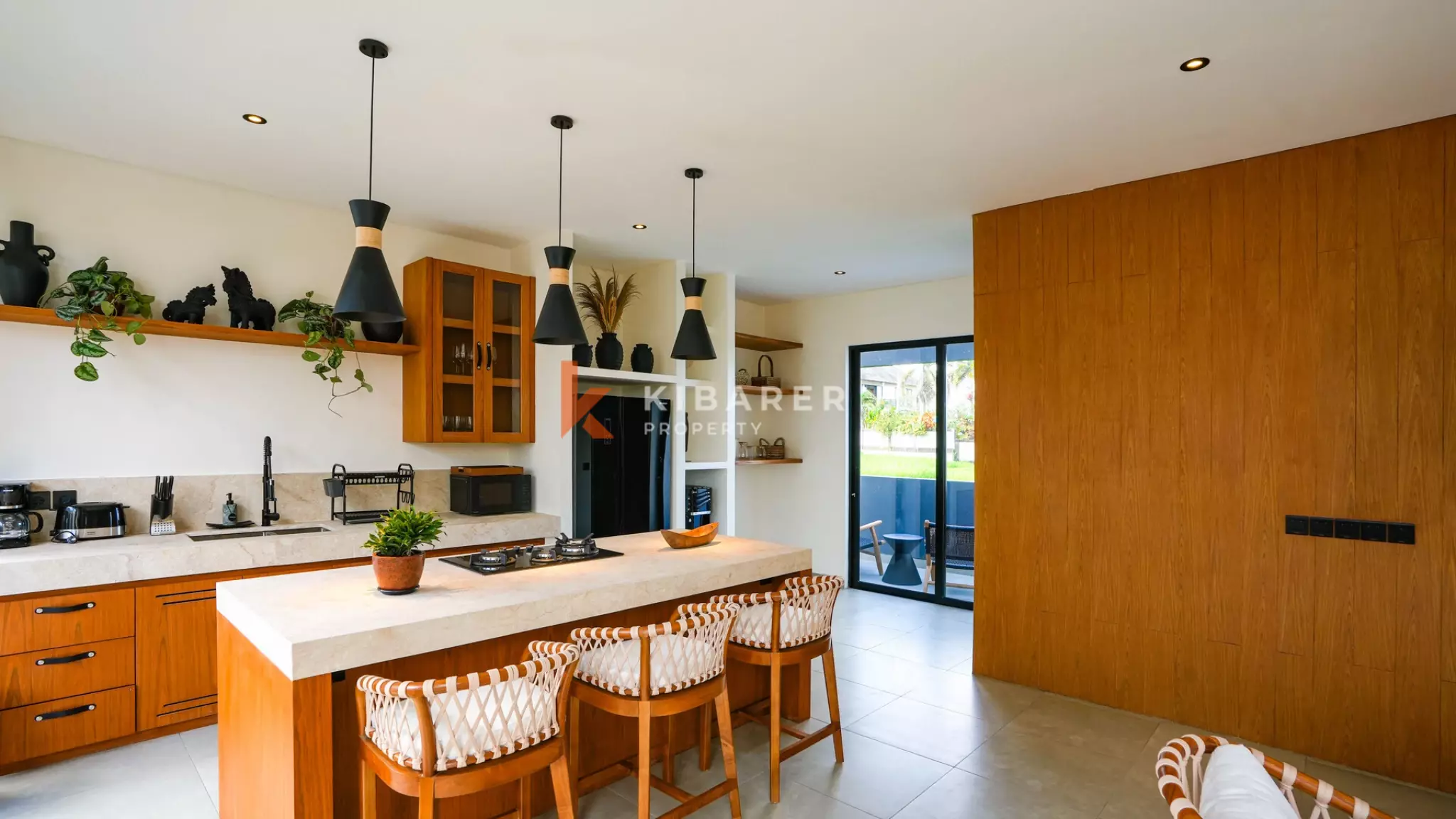 Charming Three Bedrooms Enclosed Living Villa Walking Distance to Cemagi Beach