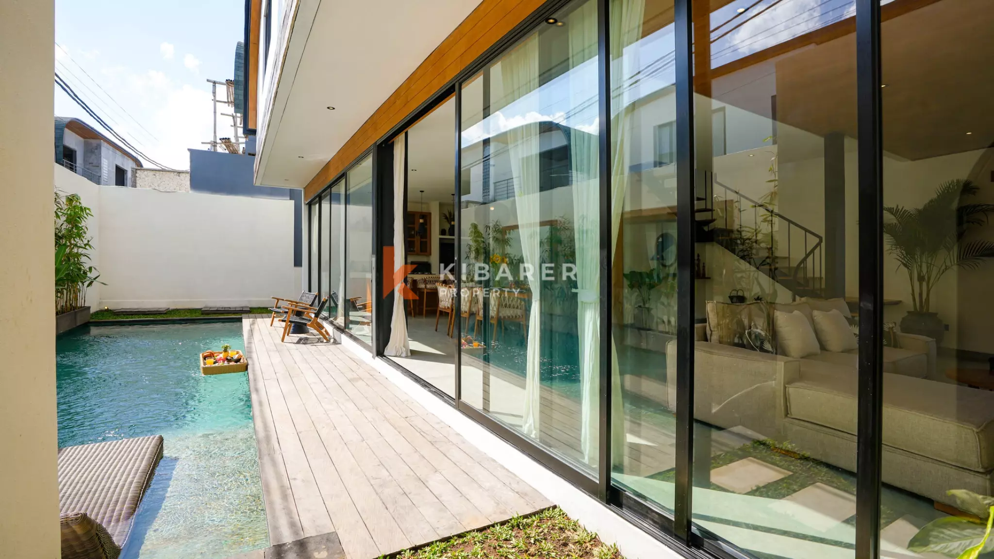 Charming Three Bedrooms Enclosed Living Villa Walking Distance to Cemagi Beach