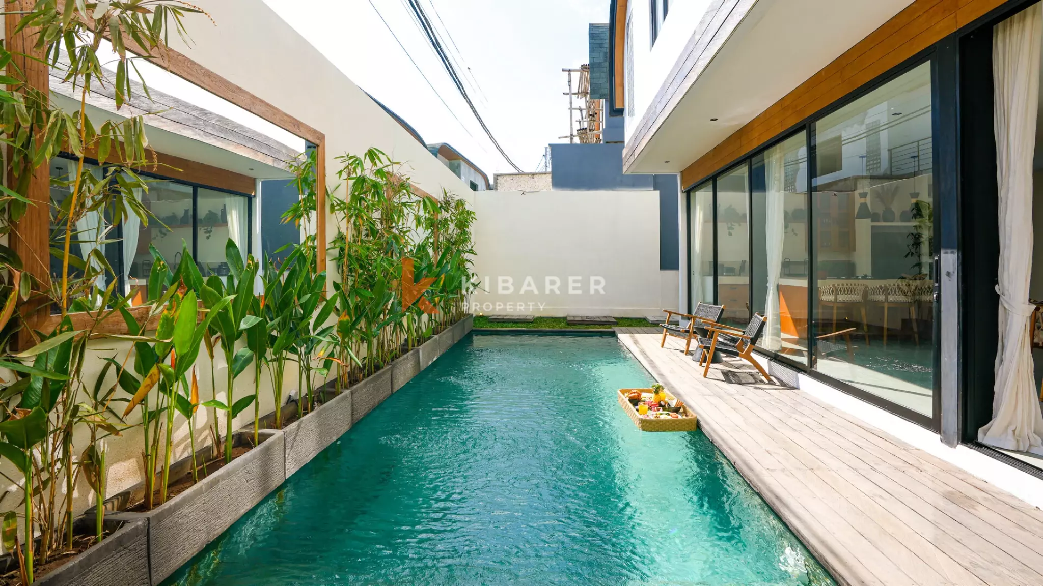 Charming Three Bedrooms Enclosed Living Villa Walking Distance to Cemagi Beach