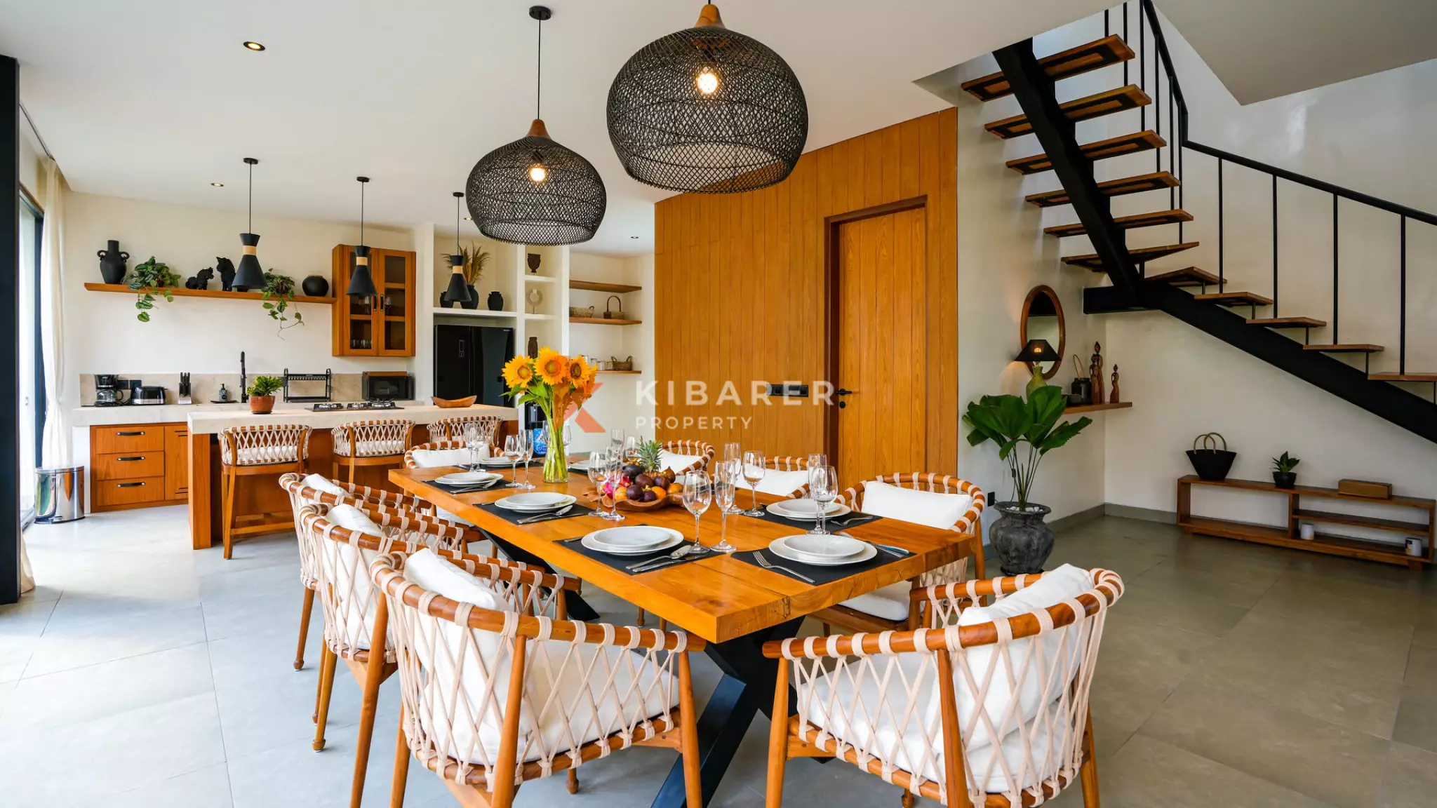 Charming Three Bedrooms Enclosed Living Villa Walking Distance to Cemagi Beach