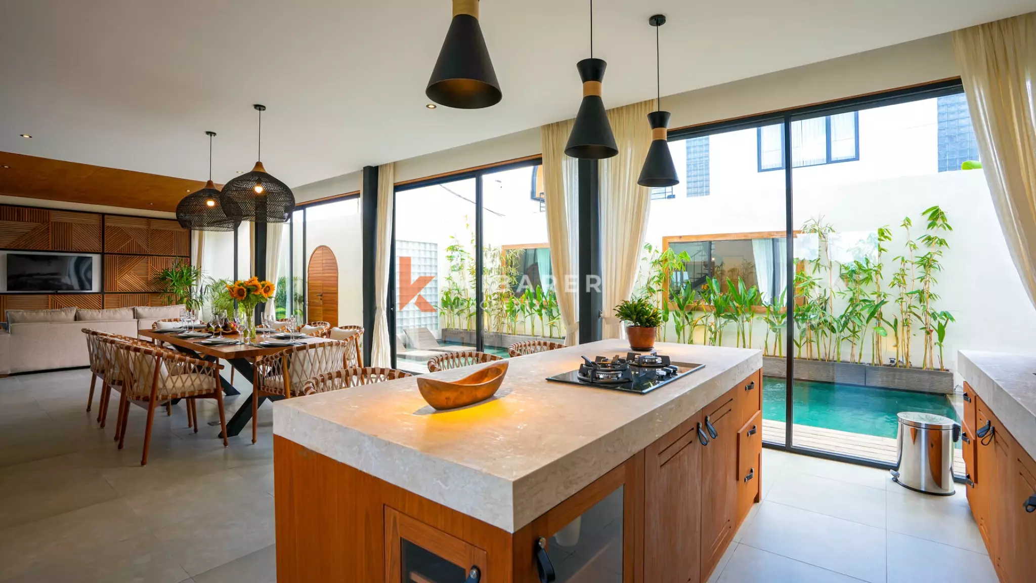 Charming Three Bedrooms Enclosed Living Villa Walking Distance to Cemagi Beach