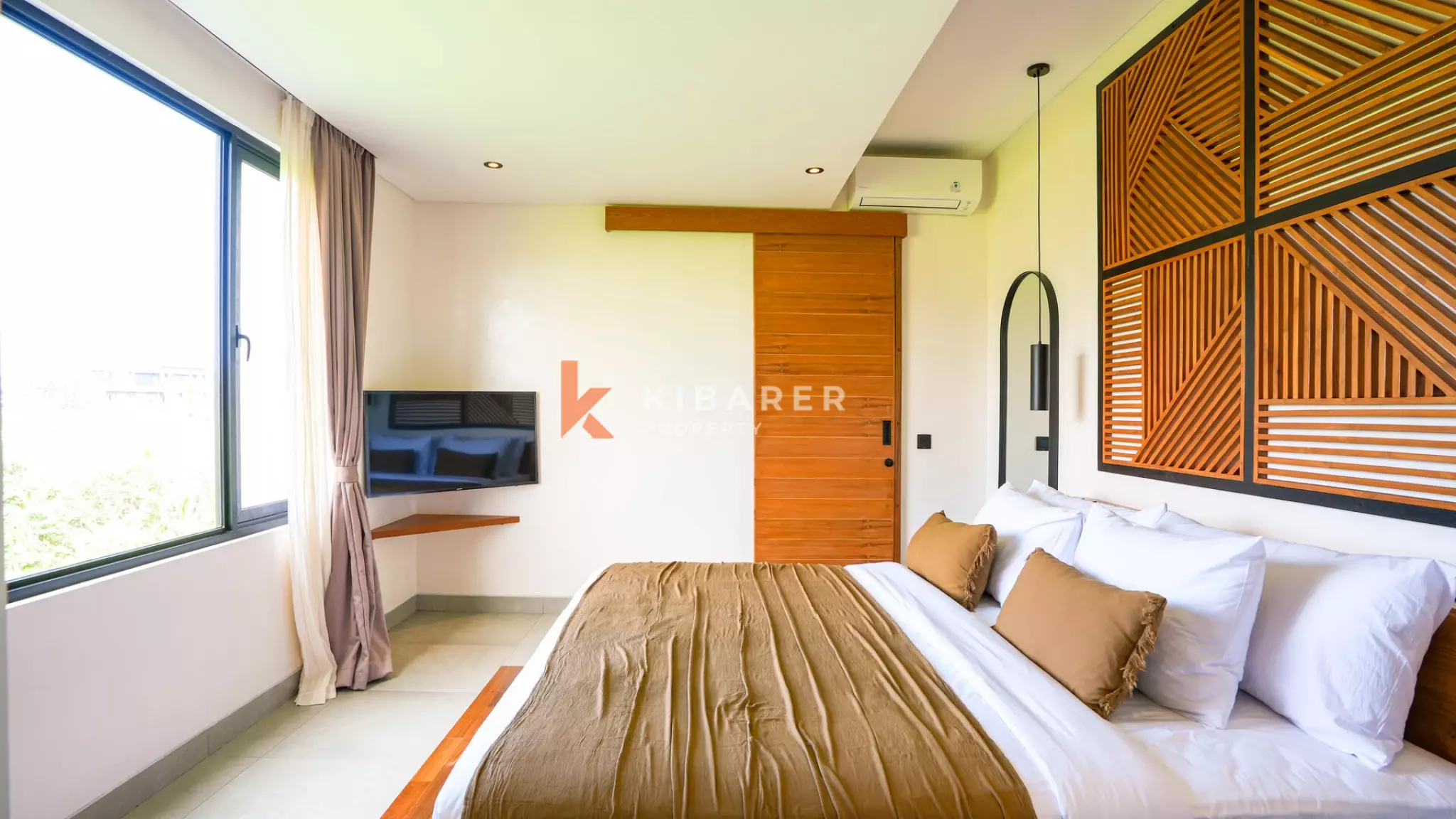 Charming Three Bedrooms Enclosed Living Villa Walking Distance to Cemagi Beach