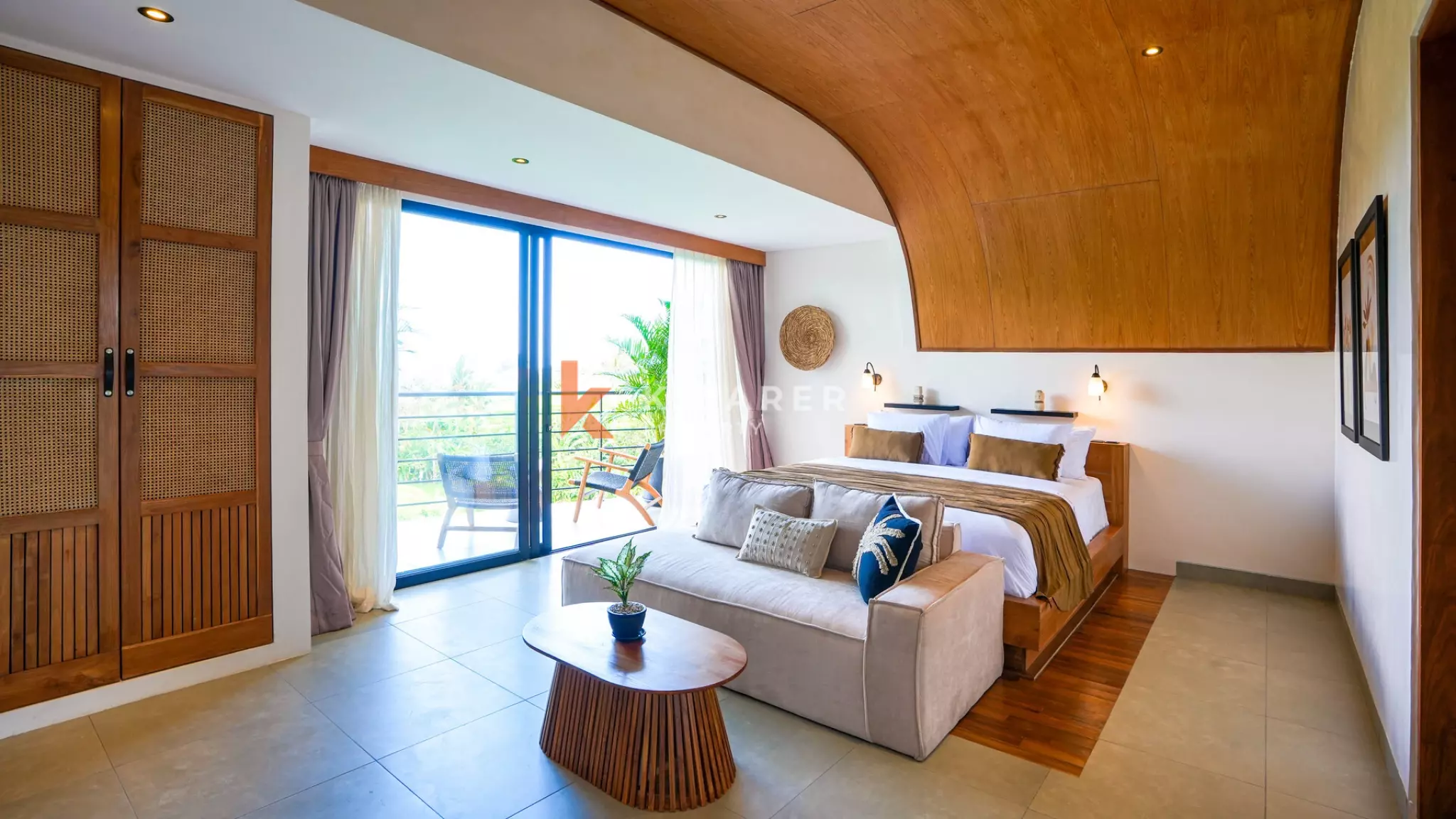 Charming Three Bedrooms Enclosed Living Villa Walking Distance to Cemagi Beach