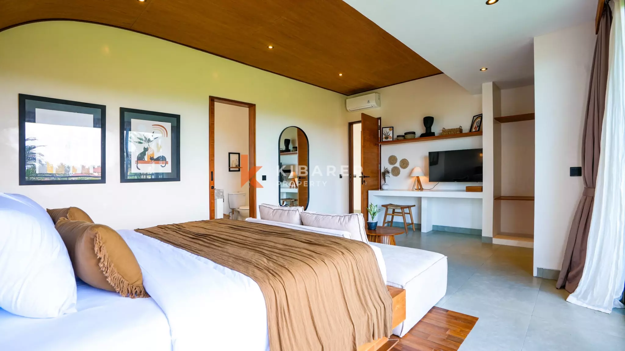 Charming Three Bedrooms Enclosed Living Villa Walking Distance to Cemagi Beach