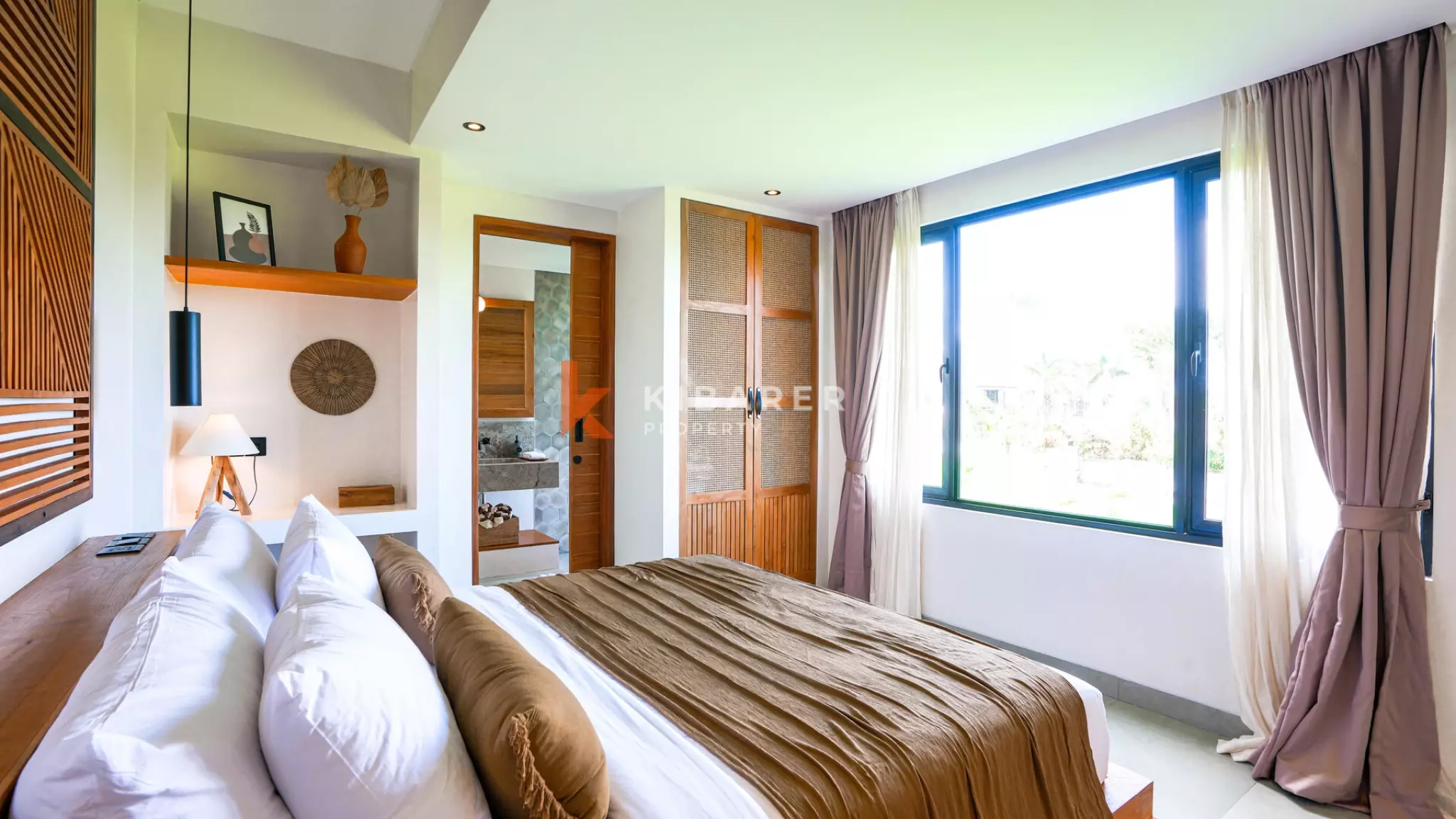 Charming Three Bedrooms Enclosed Living Villa Walking Distance to Cemagi Beach