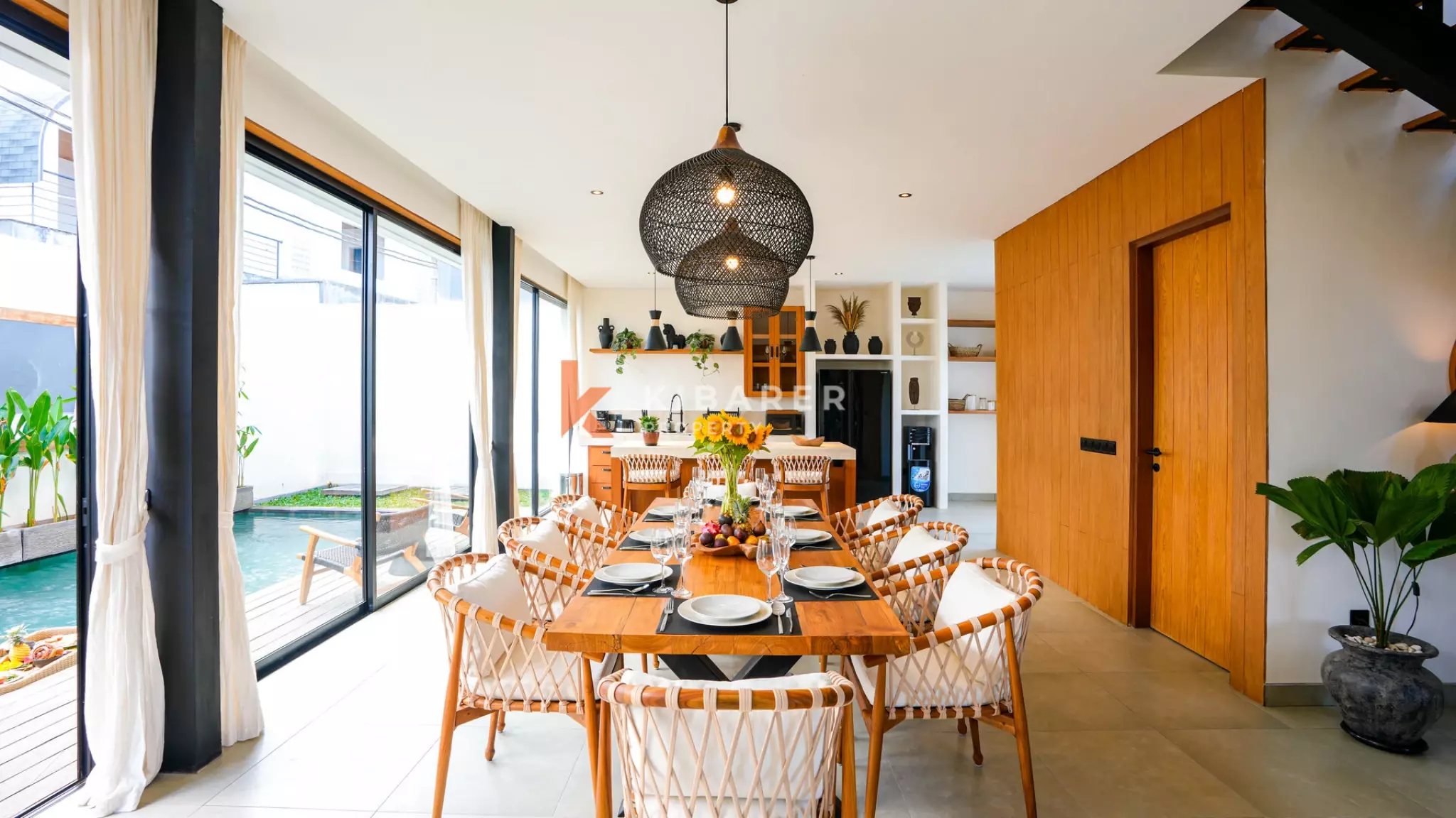 Charming Three Bedrooms Enclosed Living Villa Walking Distance to Cemagi Beach