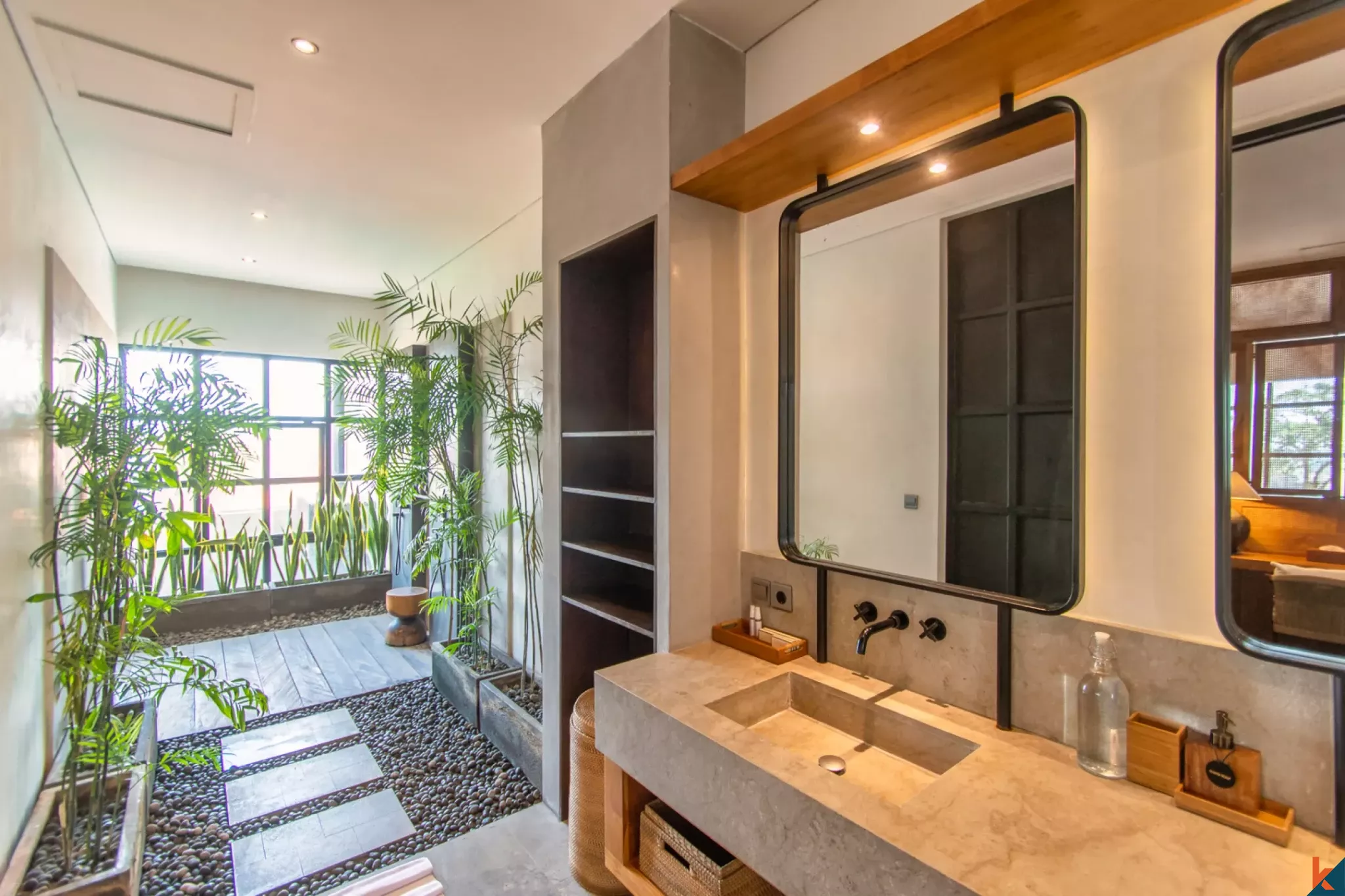 Dijual Penthouse Baru Dekat Pantai di Berawa