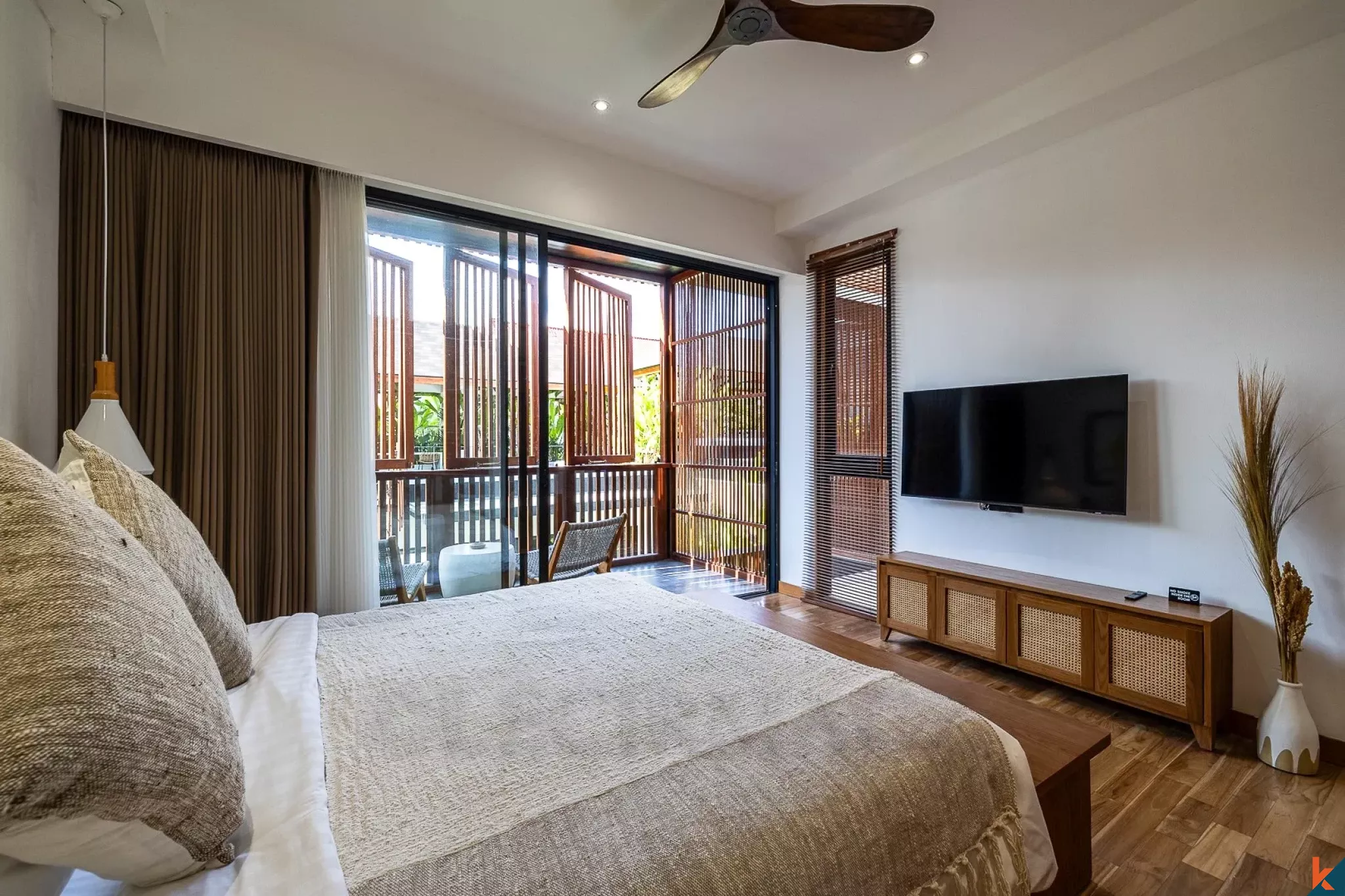 High quality four bedroom leasehold property near Batu Bolong Beach