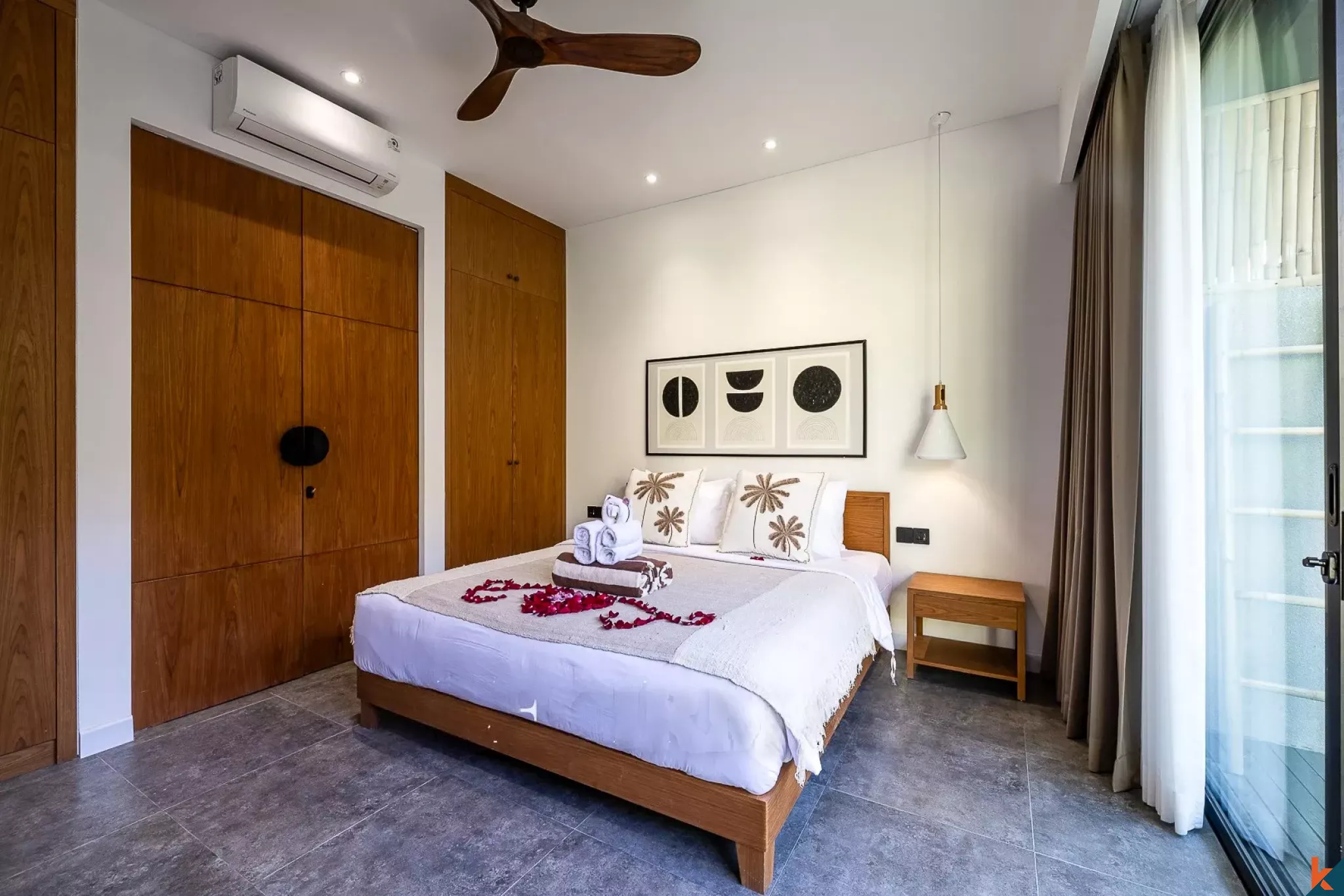 High quality four bedroom leasehold property near Batu Bolong Beach