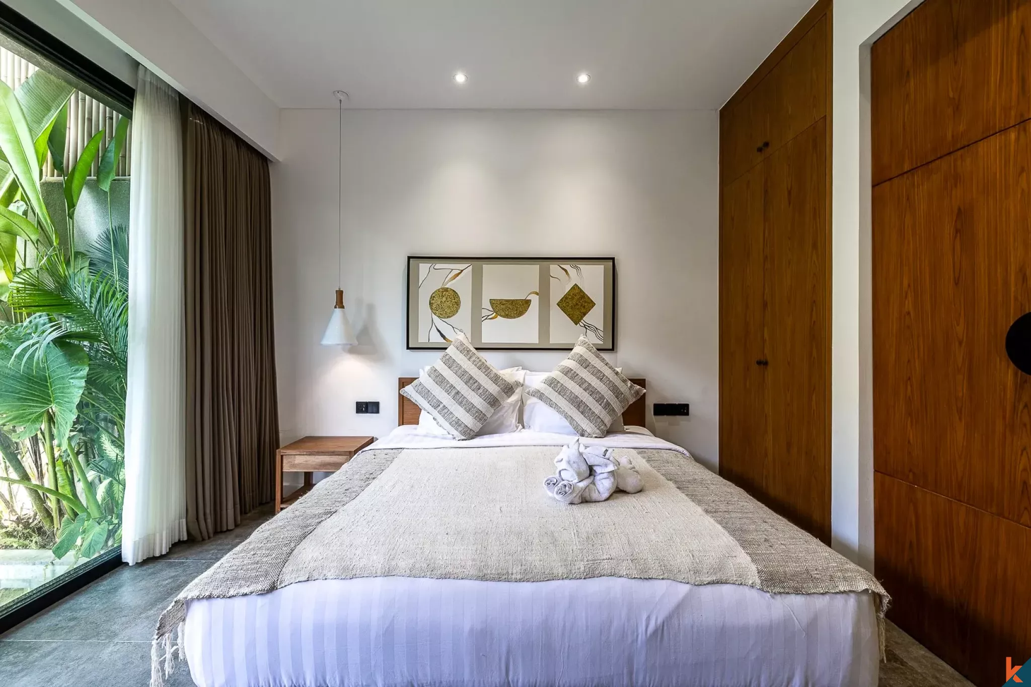 High quality four bedroom leasehold property near Batu Bolong Beach