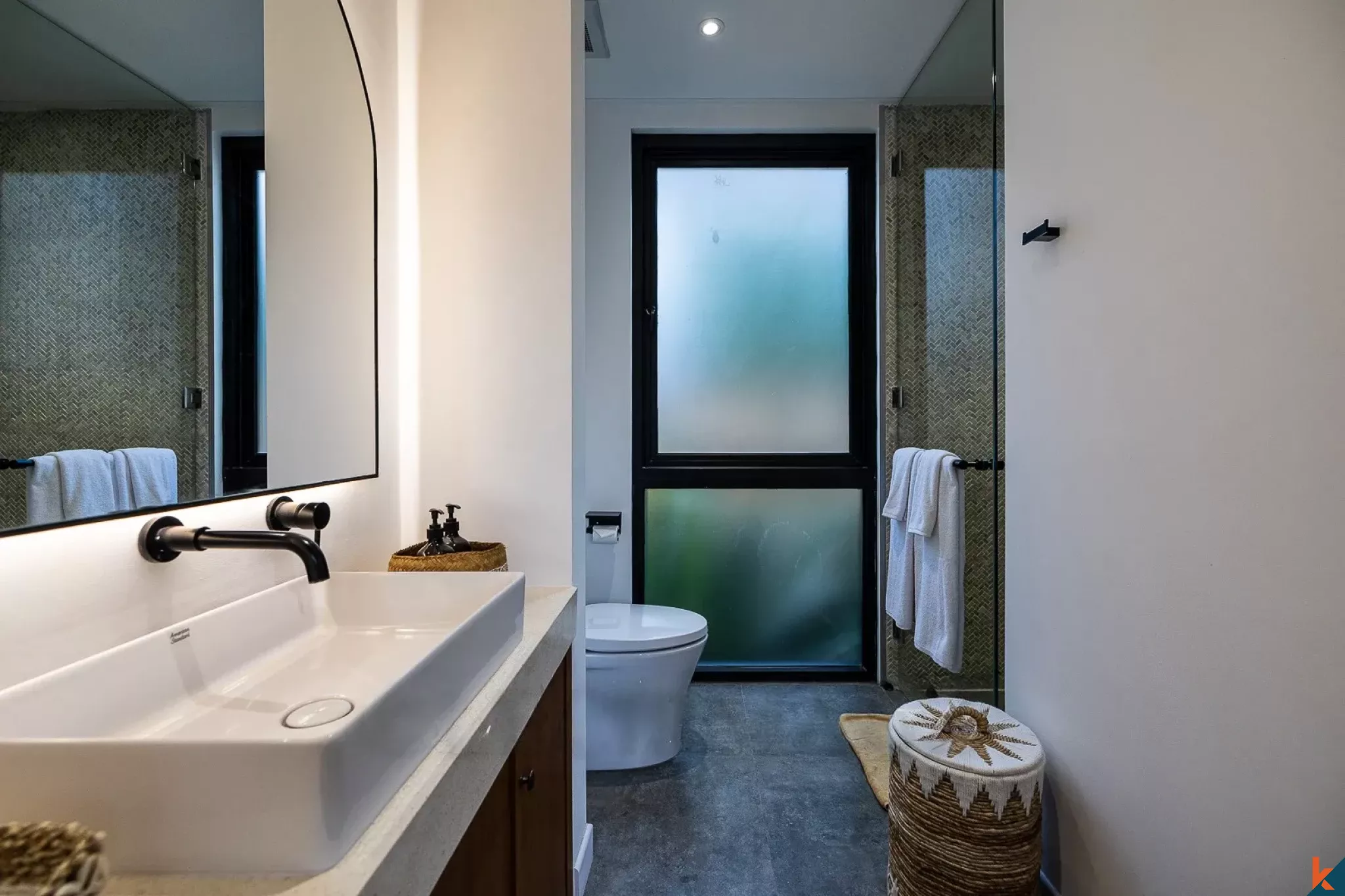 High quality four bedroom leasehold property near Batu Bolong Beach