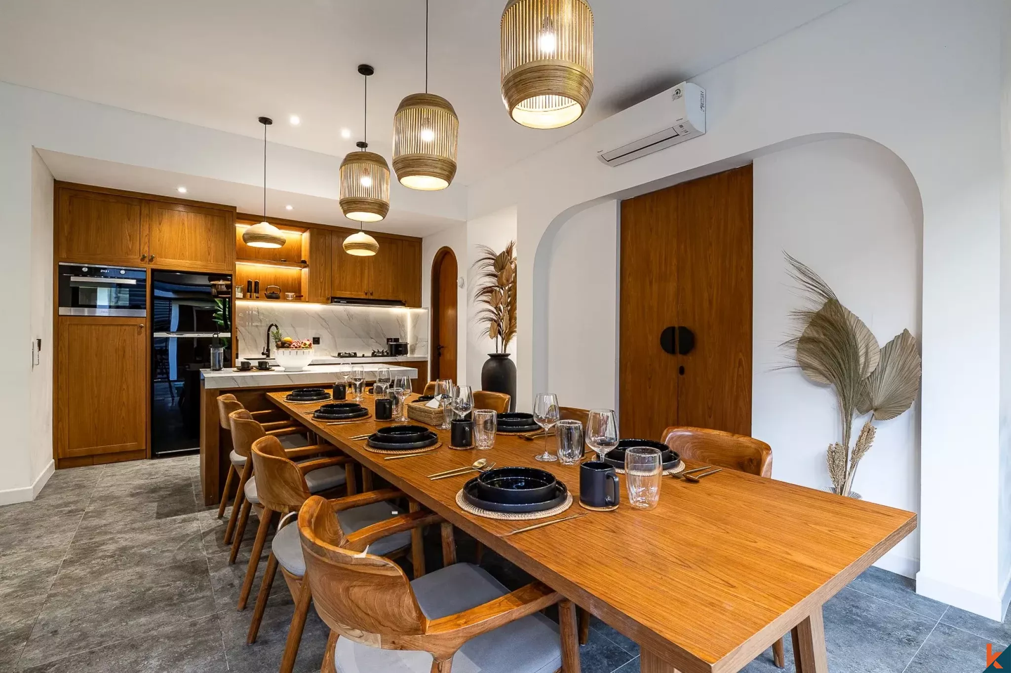 High quality four bedroom leasehold property near Batu Bolong Beach