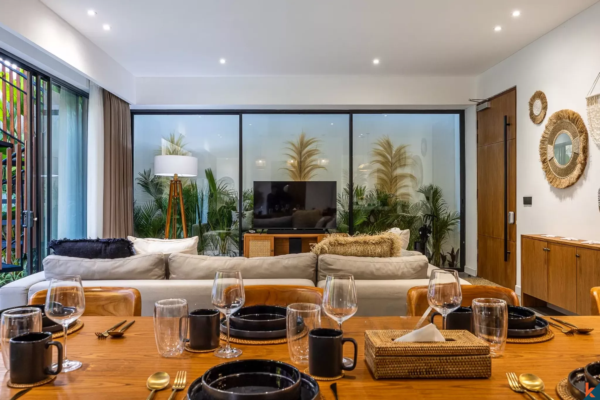 High quality four bedroom leasehold property near Batu Bolong Beach