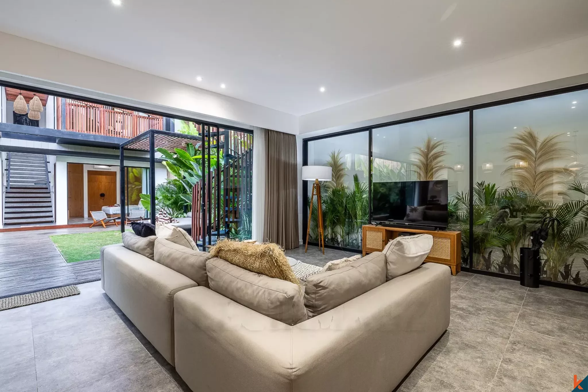 High quality four bedroom leasehold property near Batu Bolong Beach