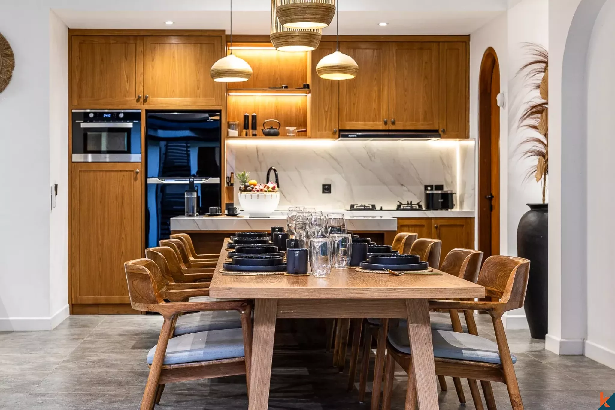 High quality four bedroom leasehold property near Batu Bolong Beach