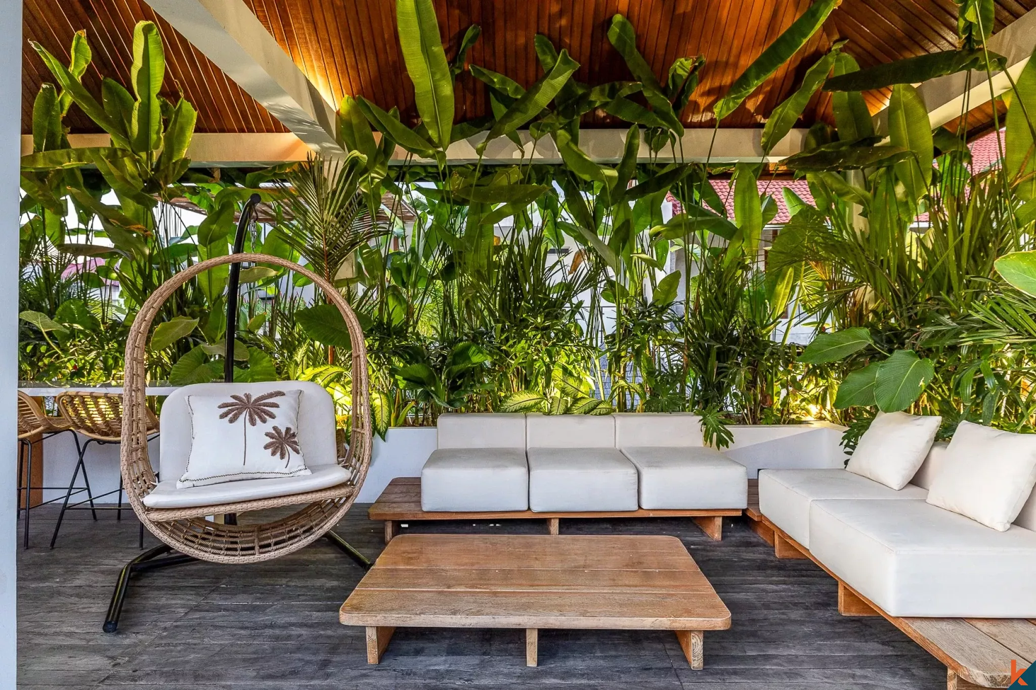 High quality four bedroom leasehold property near Batu Bolong Beach