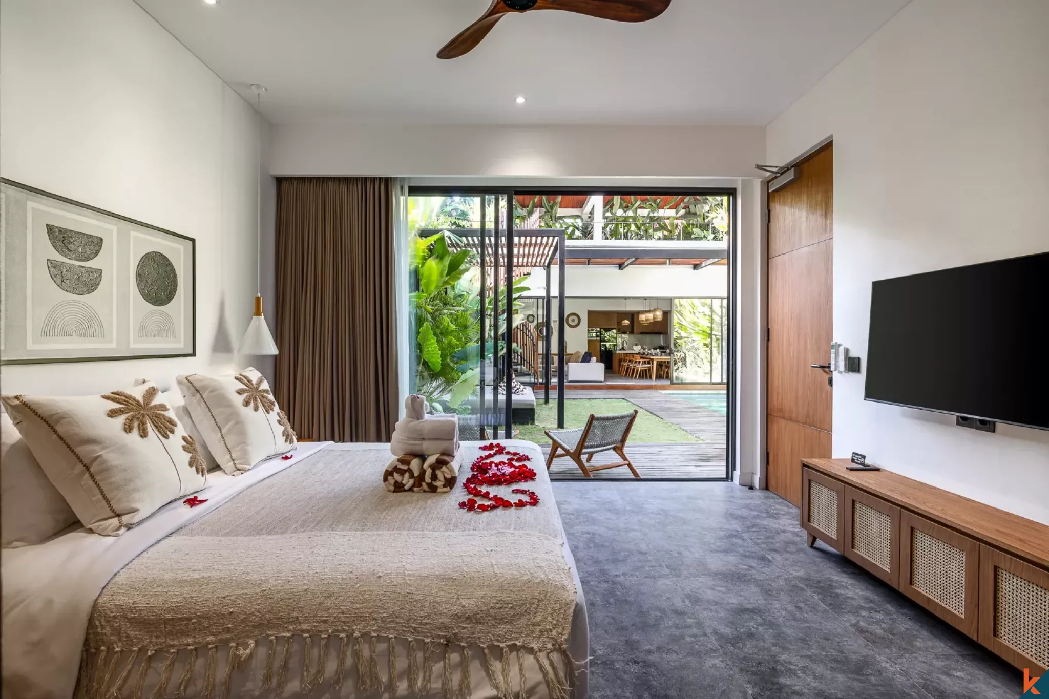 High quality four bedroom leasehold property near Batu Bolong Beach