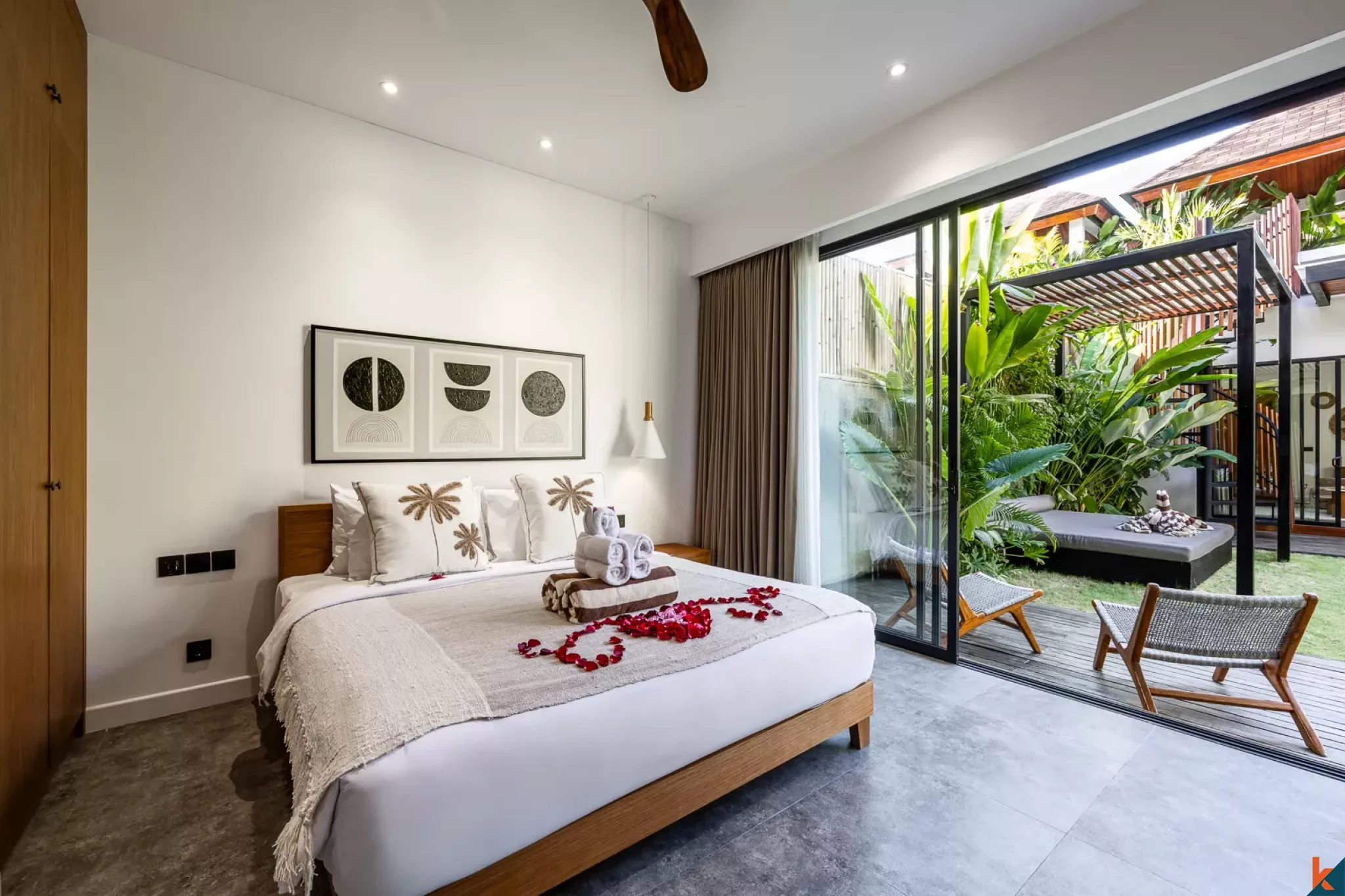 High quality four bedroom leasehold property near Batu Bolong Beach