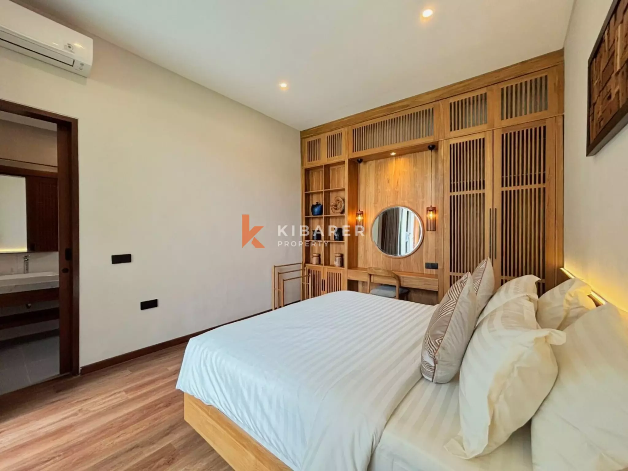 Villa Lima Kamar Tidur yang Dirancang dengan Cermat dengan Mini-Spa Pribadi di Batu Bolong