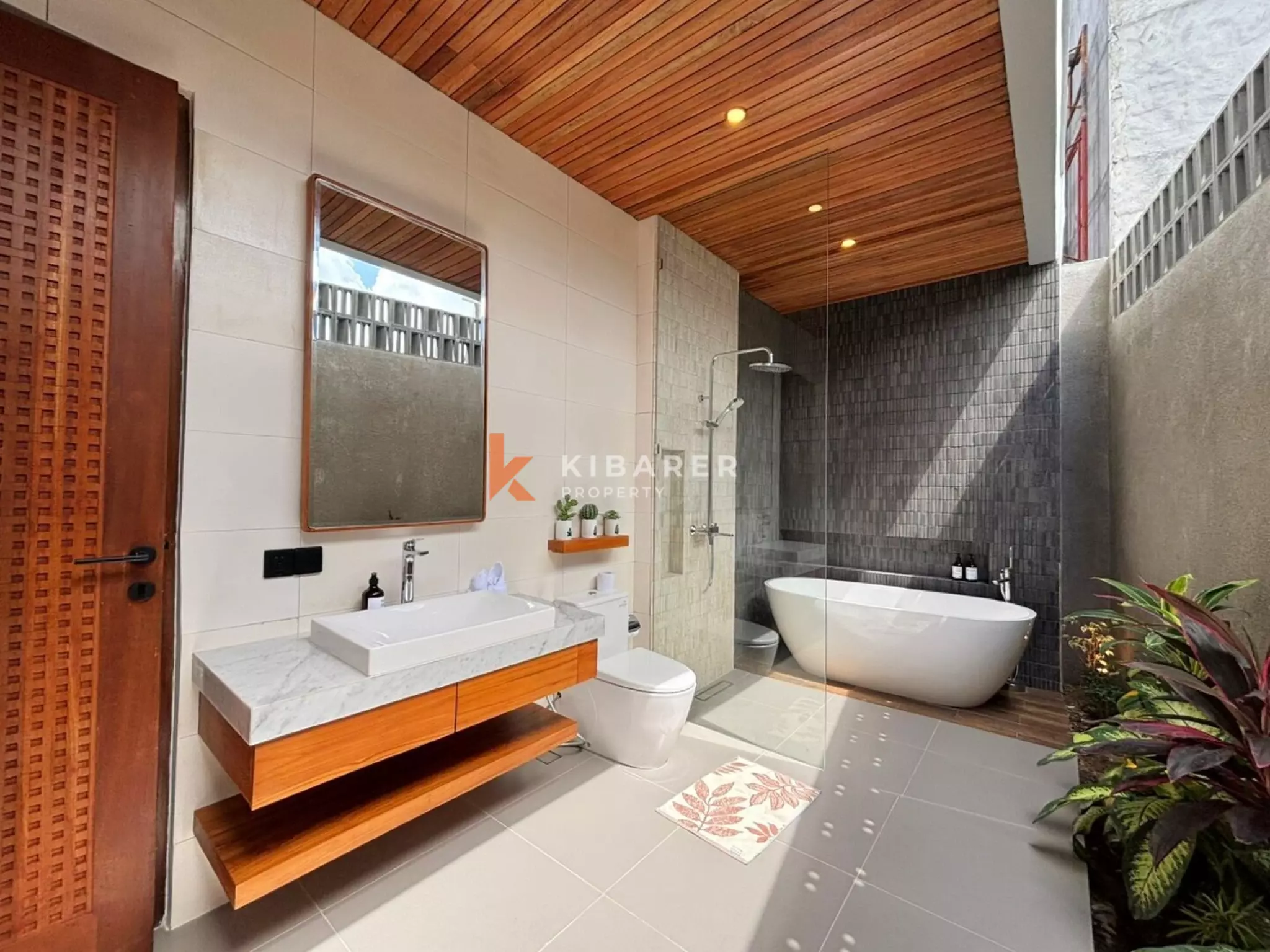 Villa Lima Kamar Tidur yang Dirancang dengan Cermat dengan Mini-Spa Pribadi di Batu Bolong