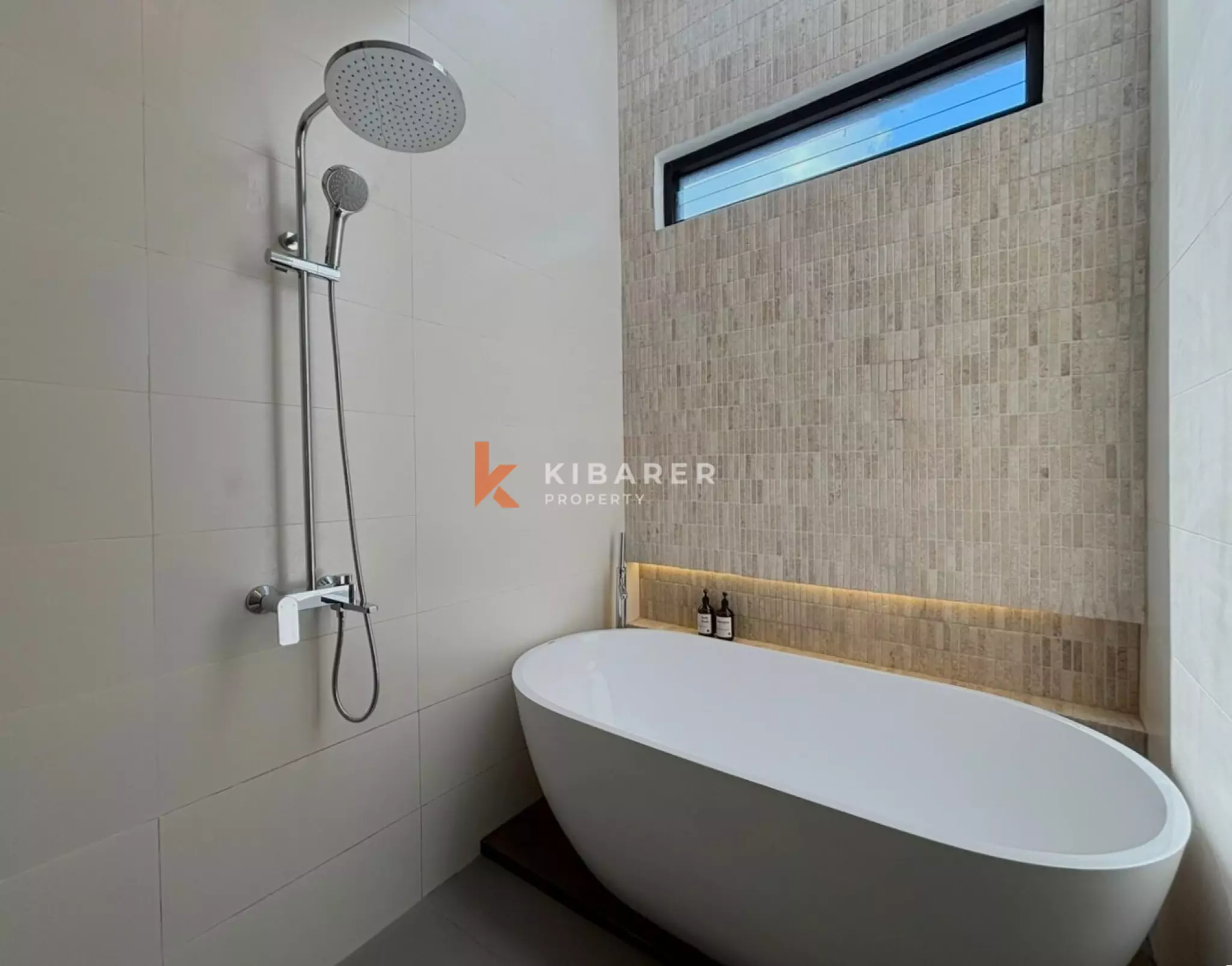 Villa Lima Kamar Tidur yang Dirancang dengan Cermat dengan Mini-Spa Pribadi di Batu Bolong