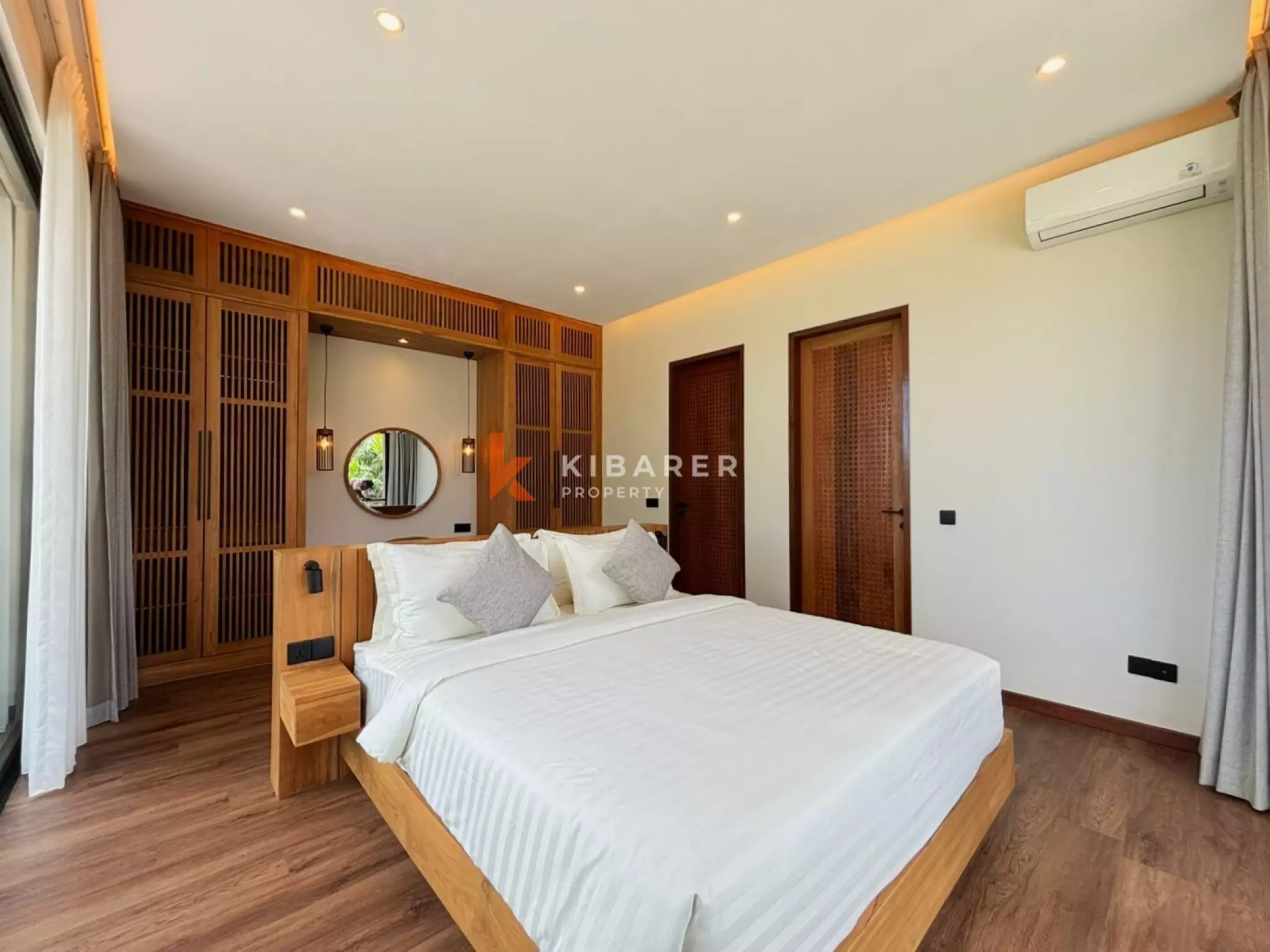 Villa Lima Kamar Tidur yang Dirancang dengan Cermat dengan Mini-Spa Pribadi di Batu Bolong