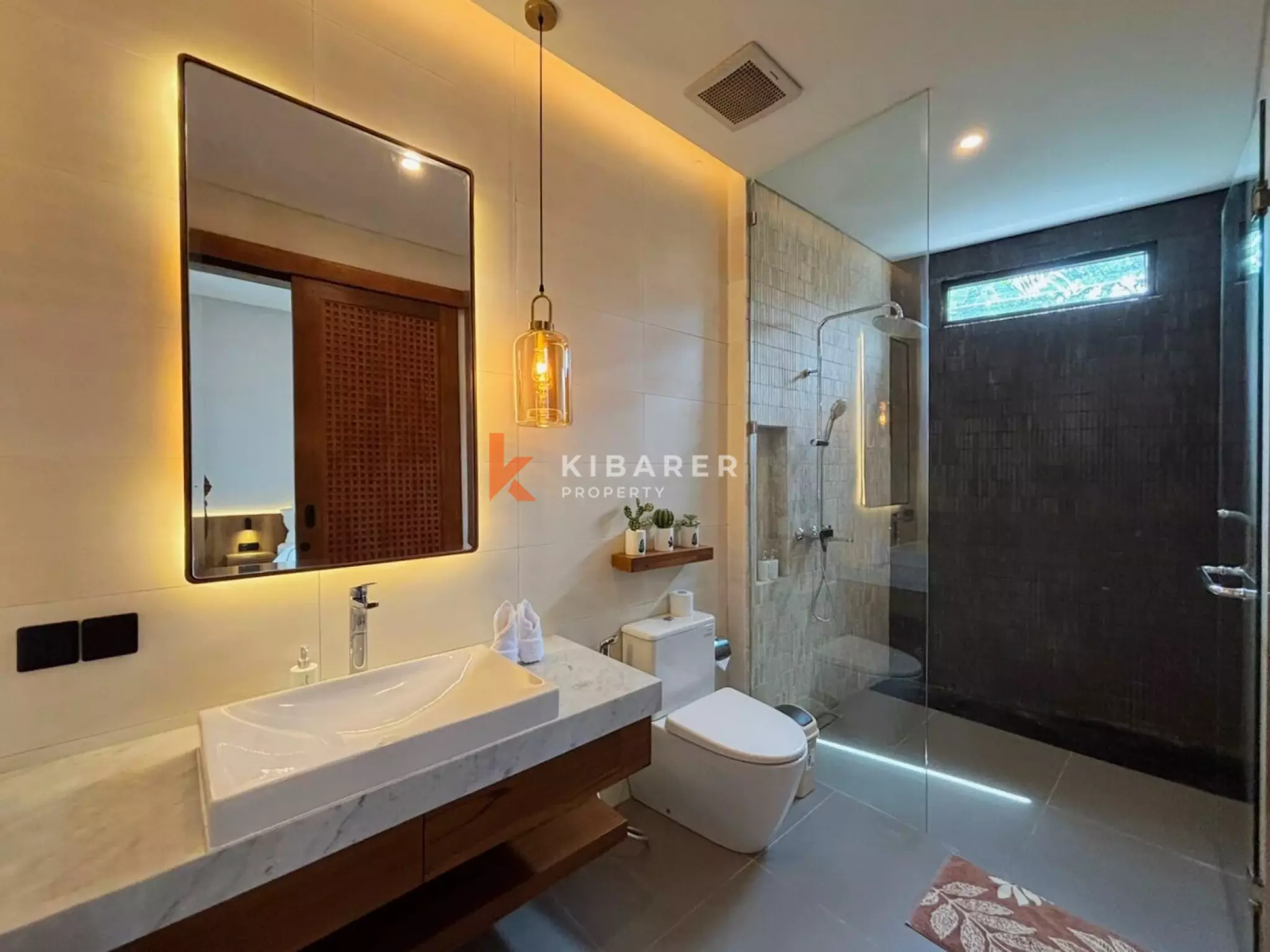 Villa Lima Kamar Tidur yang Dirancang dengan Cermat dengan Mini-Spa Pribadi di Batu Bolong