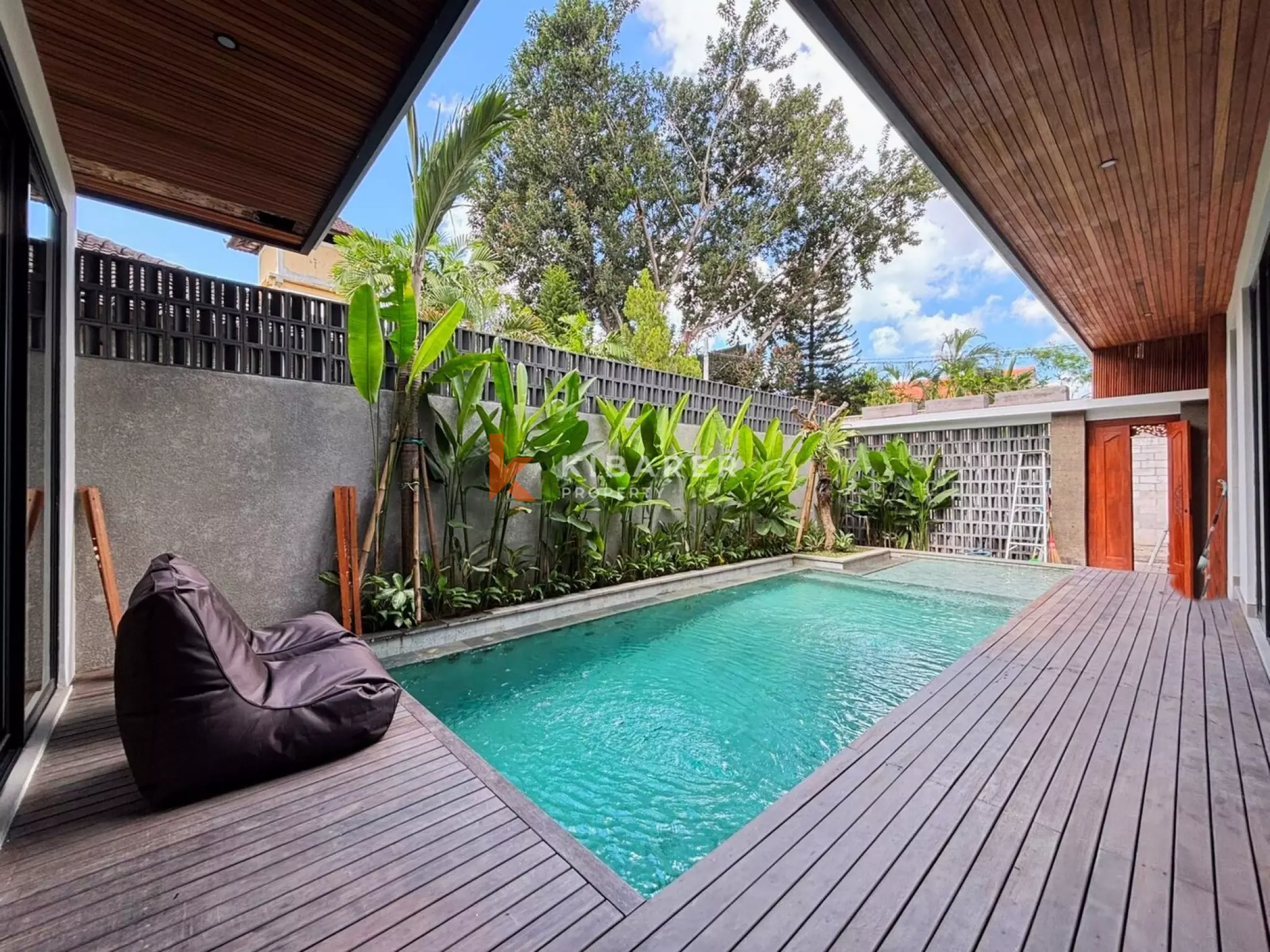 Villa Lima Kamar Tidur yang Dirancang dengan Cermat dengan Mini-Spa Pribadi di Batu Bolong