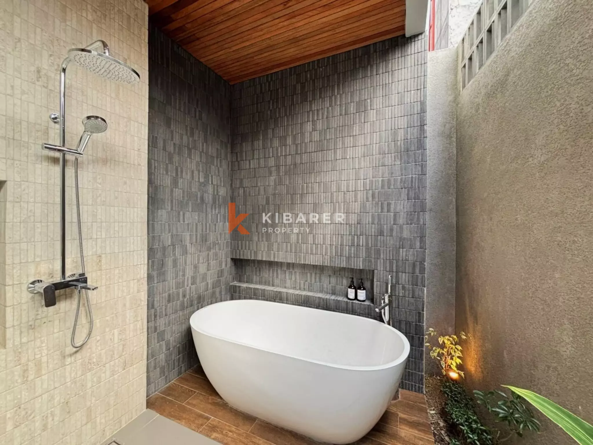 Villa Lima Kamar Tidur yang Dirancang dengan Cermat dengan Mini-Spa Pribadi di Batu Bolong