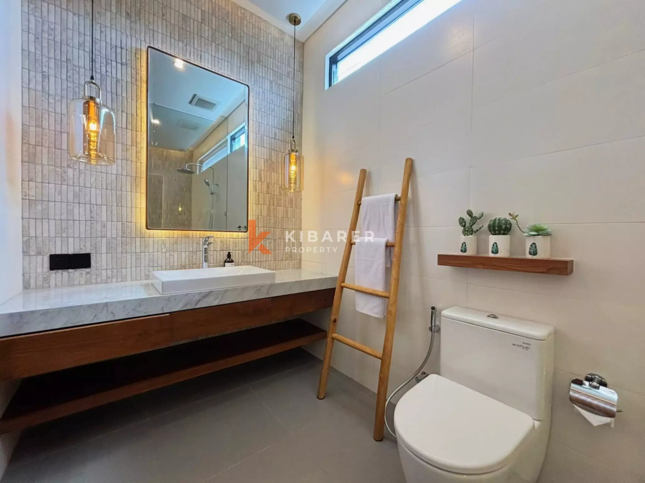 Villa Lima Kamar Tidur yang Dirancang dengan Cermat dengan Mini-Spa Pribadi di Batu Bolong