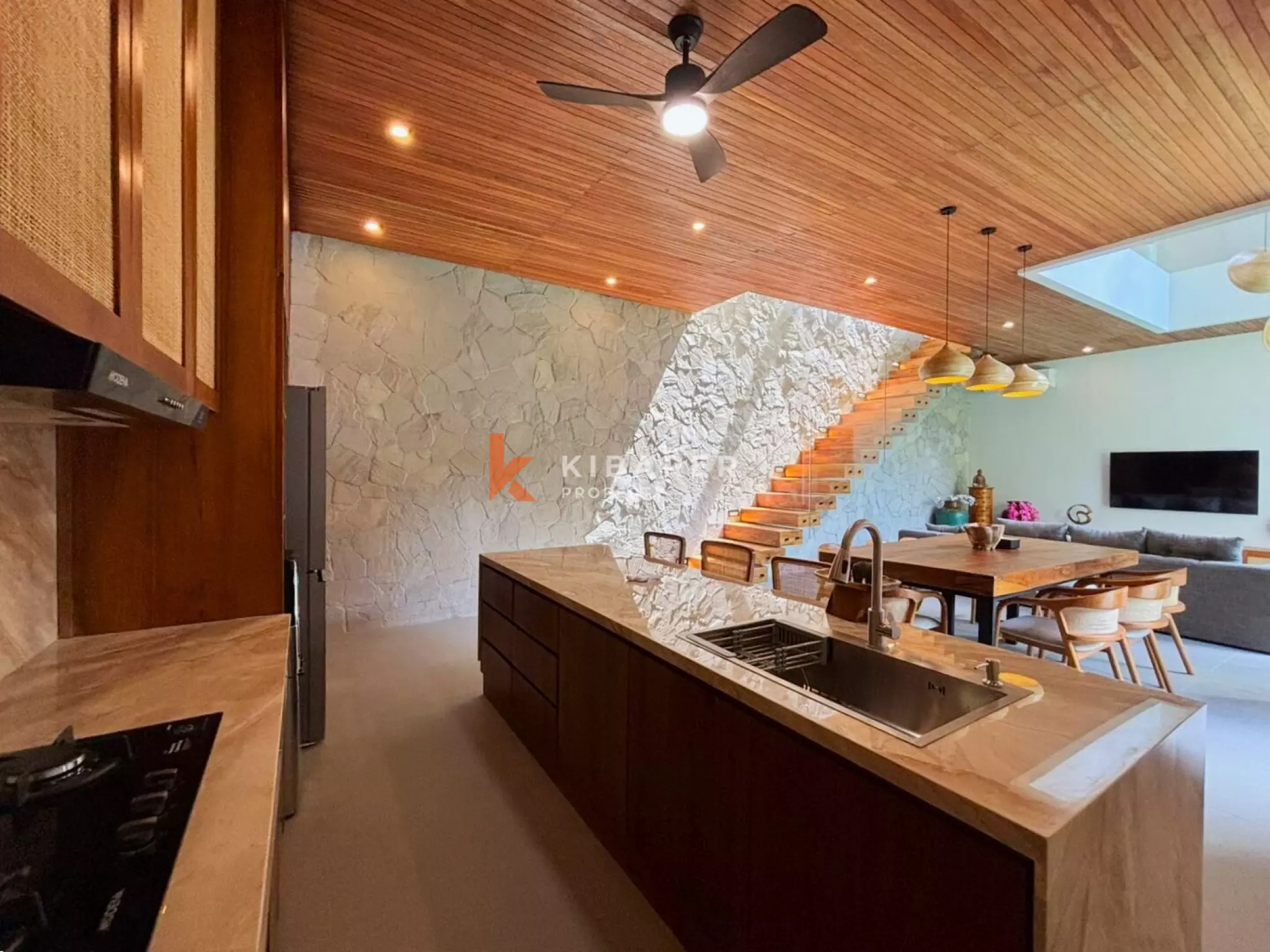 Villa Lima Kamar Tidur yang Dirancang dengan Cermat dengan Mini-Spa Pribadi di Batu Bolong