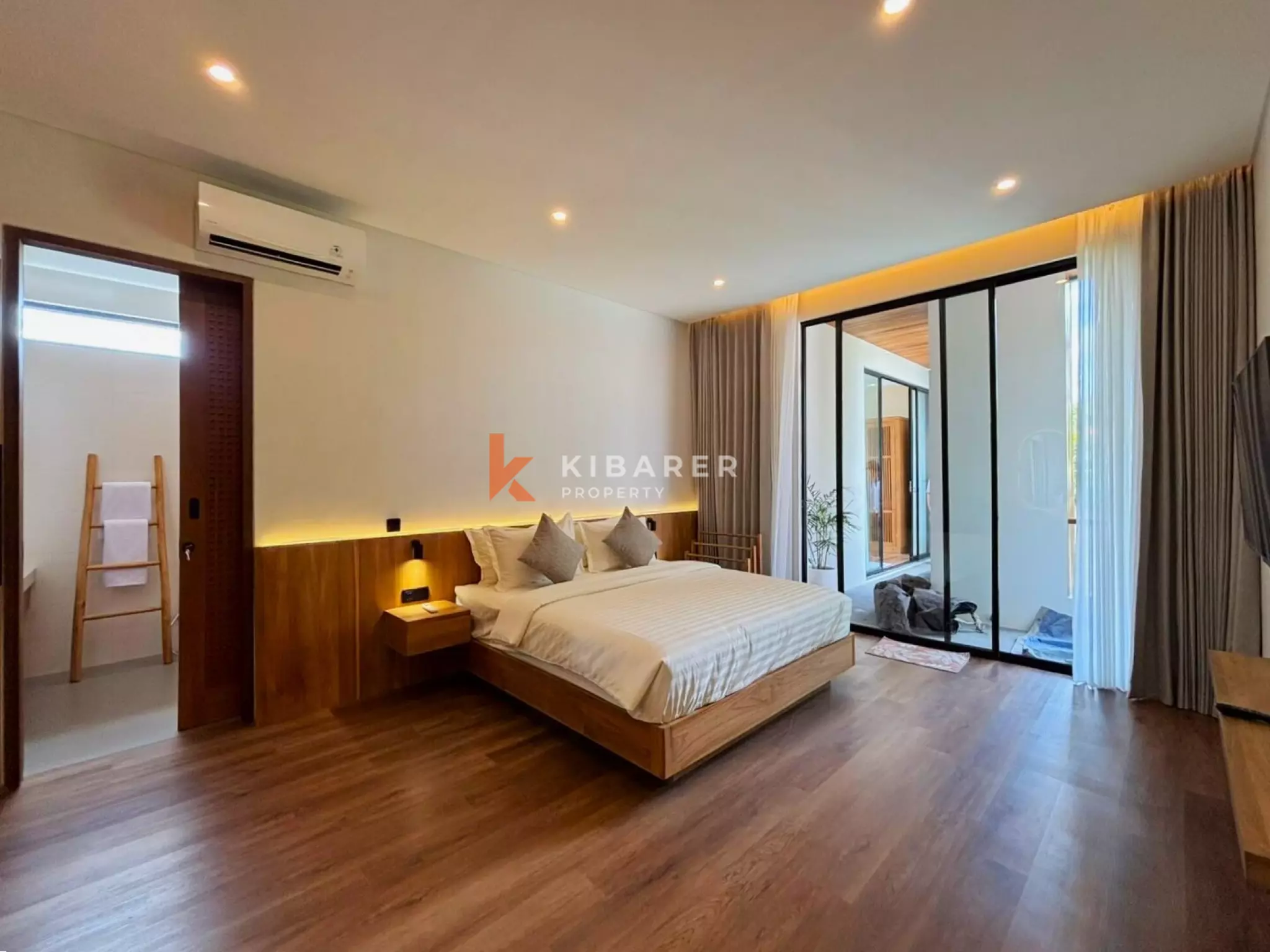 Villa Lima Kamar Tidur yang Dirancang dengan Cermat dengan Mini-Spa Pribadi di Batu Bolong