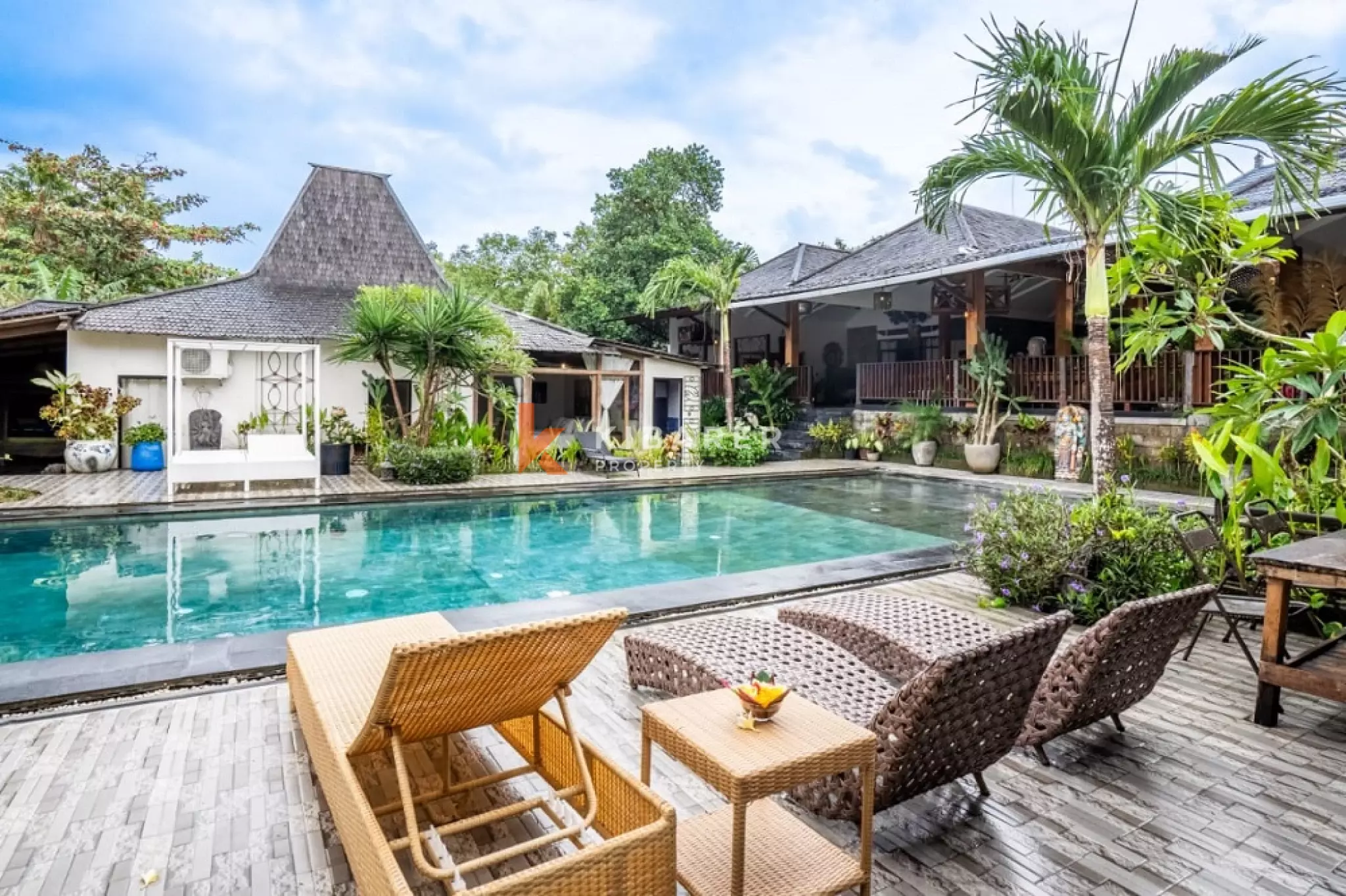 Grand Joglo Five-Bedrooms Open Living Villa in Canggu