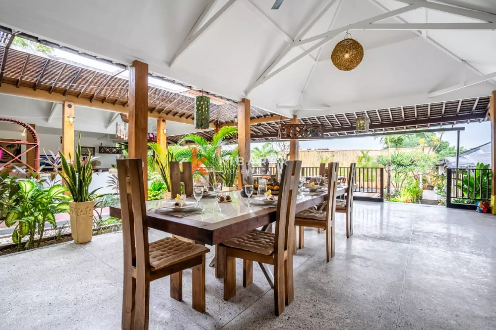 Grand Joglo Five-Bedrooms Open Living Villa in Canggu