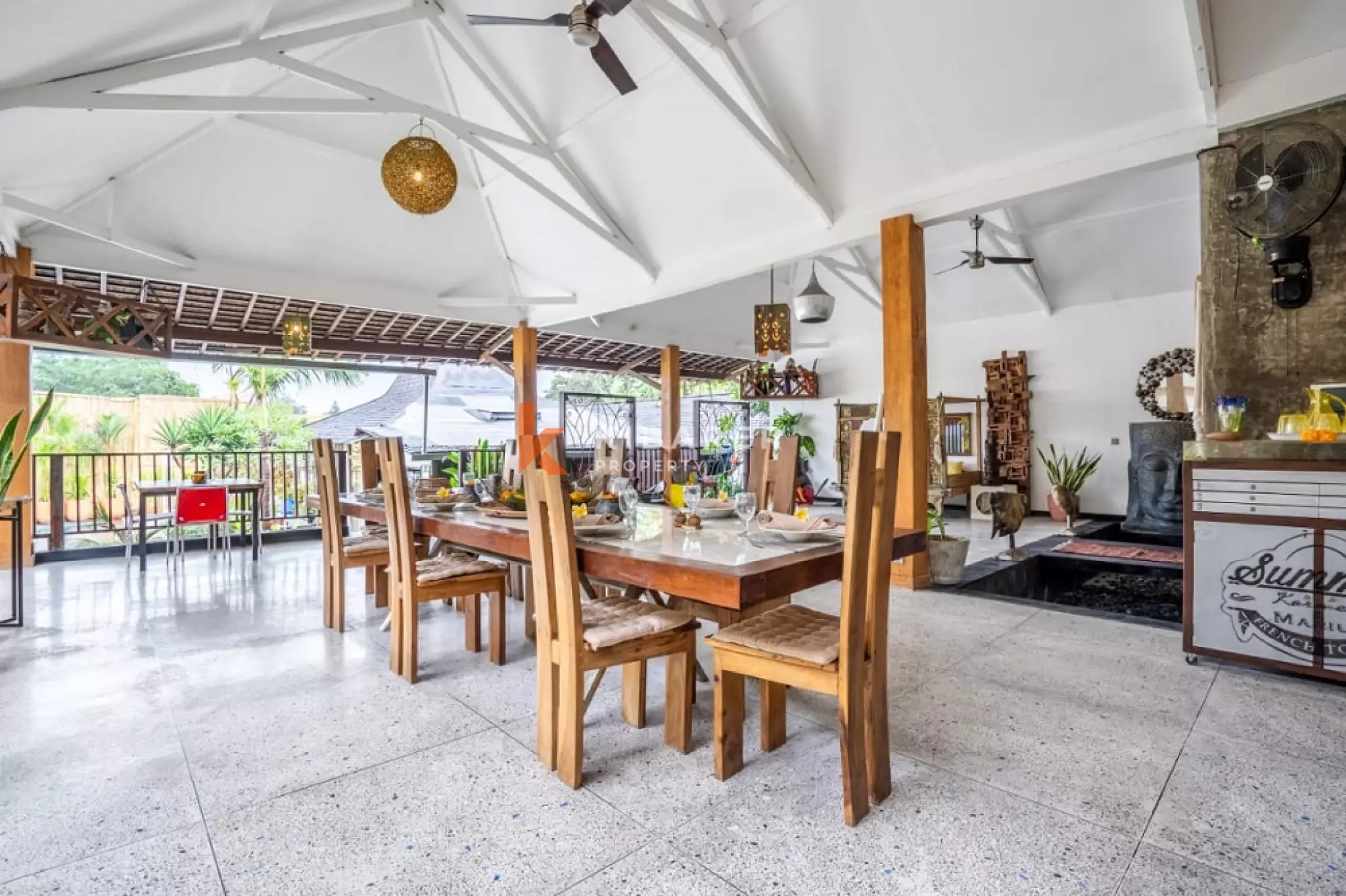 Grand Joglo Five-Bedrooms Open Living Villa in Canggu