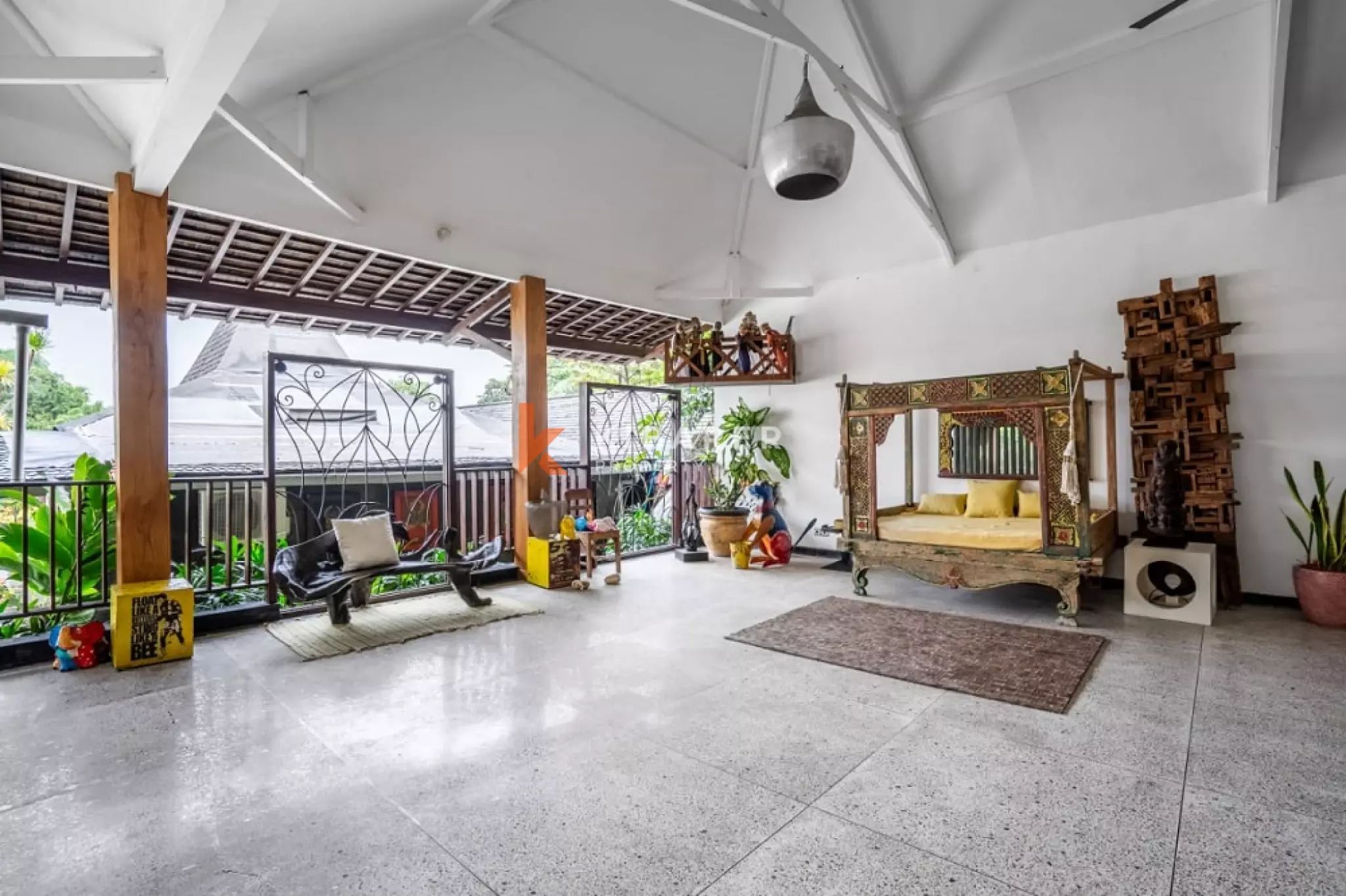 Grand Joglo Five-Bedrooms Open Living Villa in Canggu