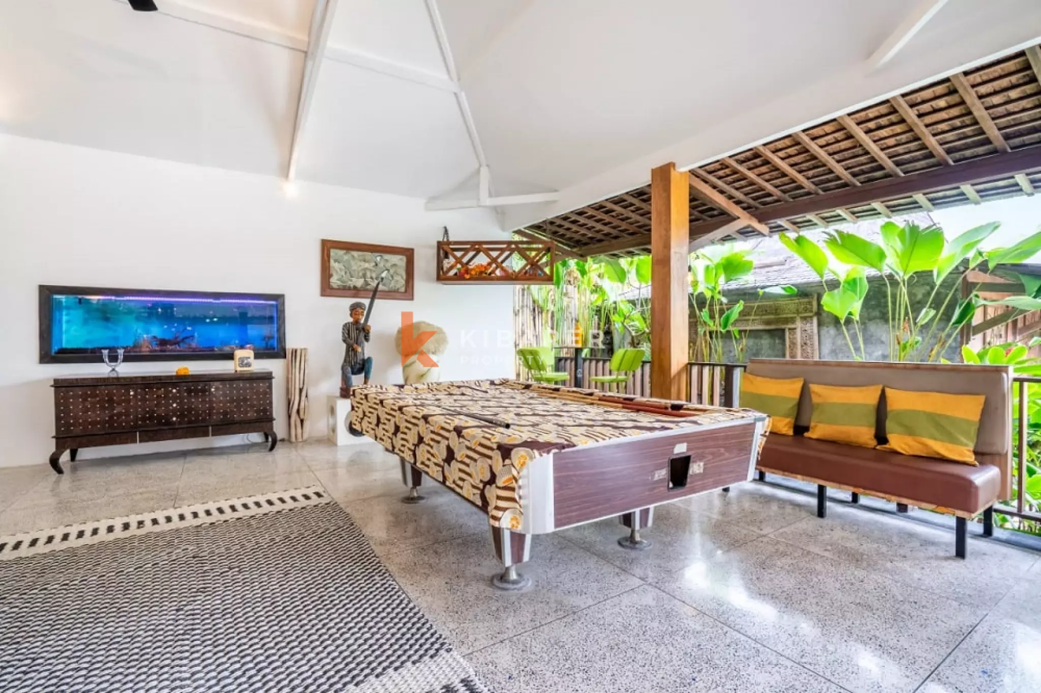 Grand Joglo Five-Bedrooms Open Living Villa in Canggu