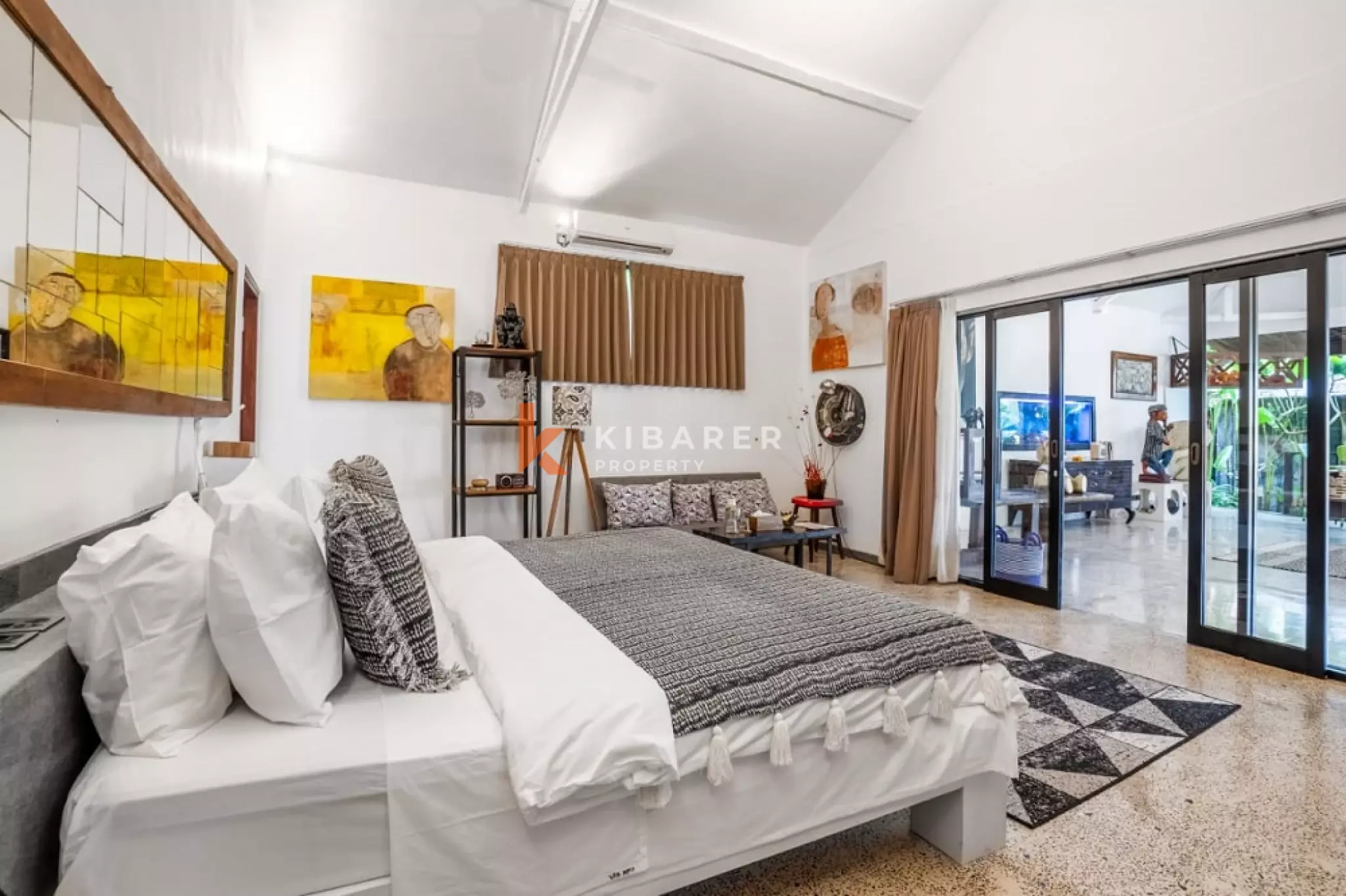 Grand Joglo Five-Bedrooms Open Living Villa in Canggu