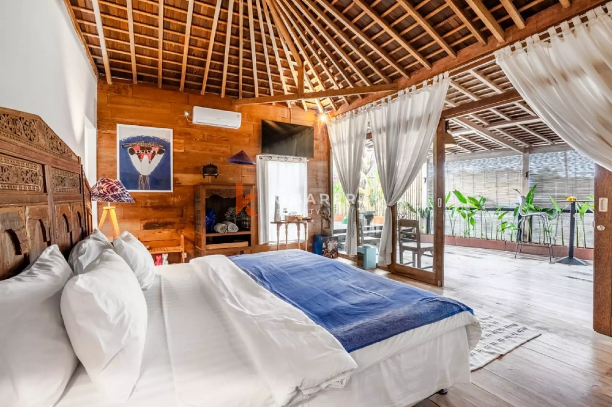 Grand Joglo Five-Bedrooms Open Living Villa in Canggu