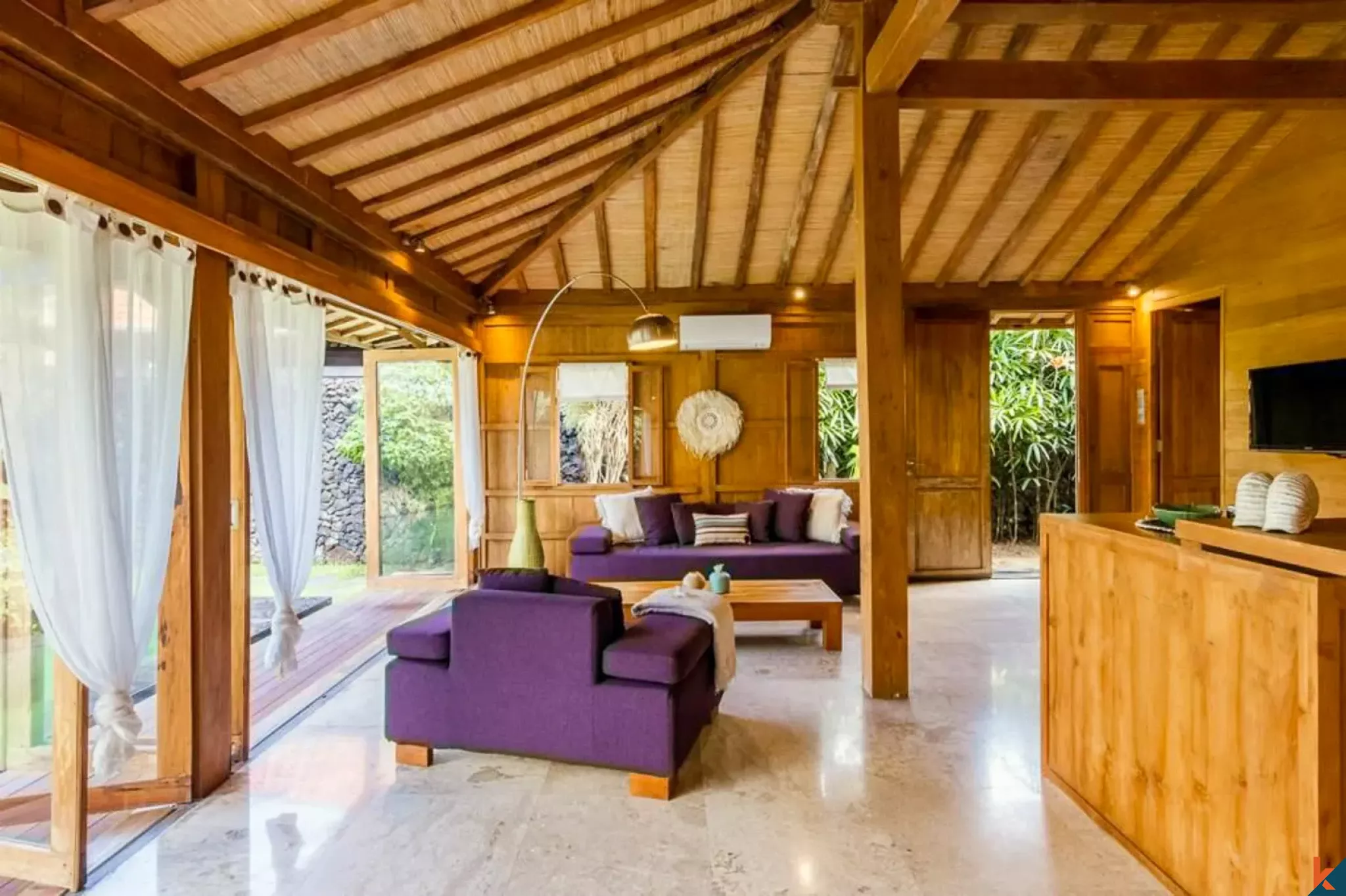 Properti bergaya joglo dua kamar tidur yang indah di Batu Bolong