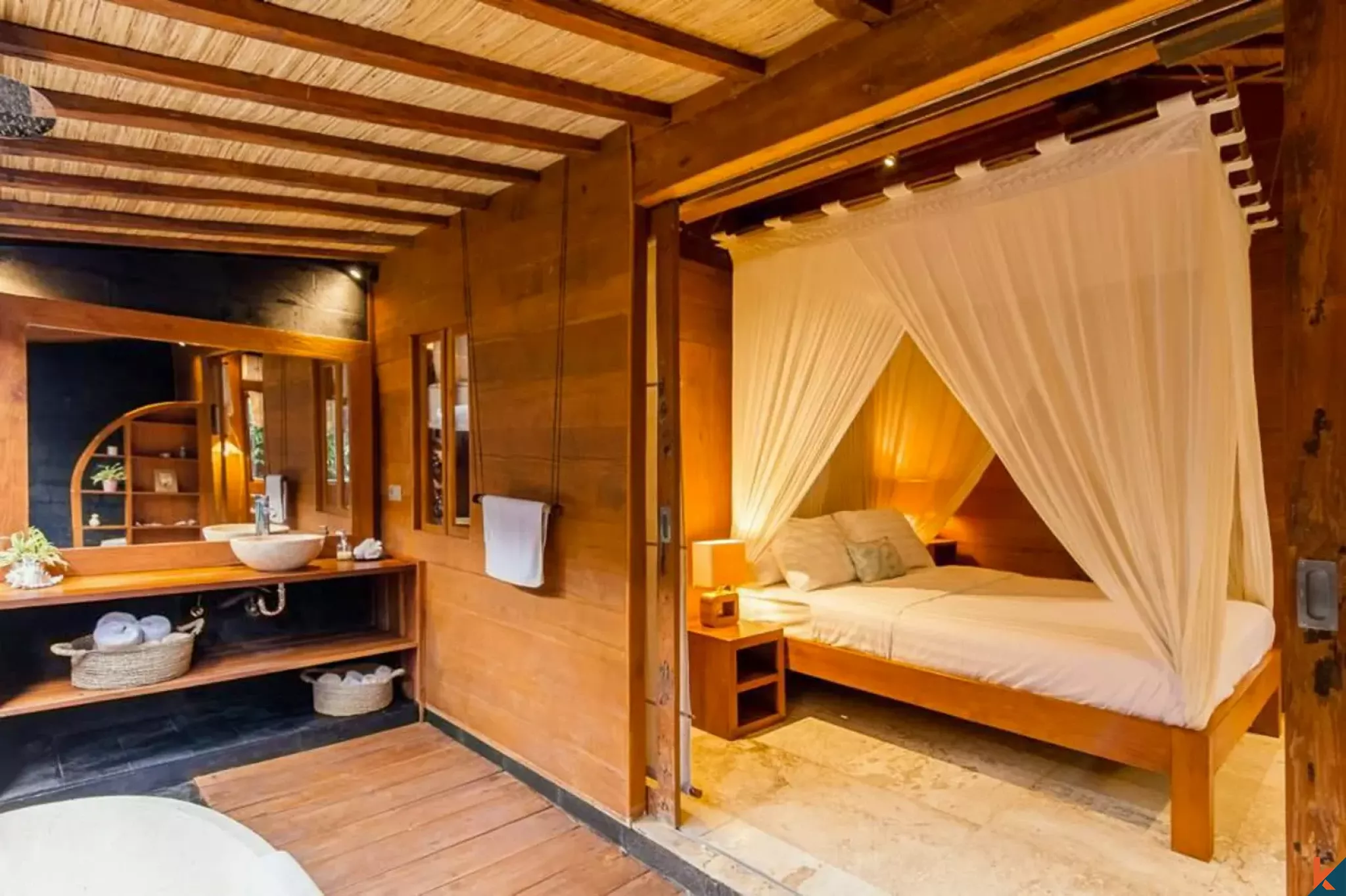 Properti bergaya joglo dua kamar tidur yang indah di Batu Bolong