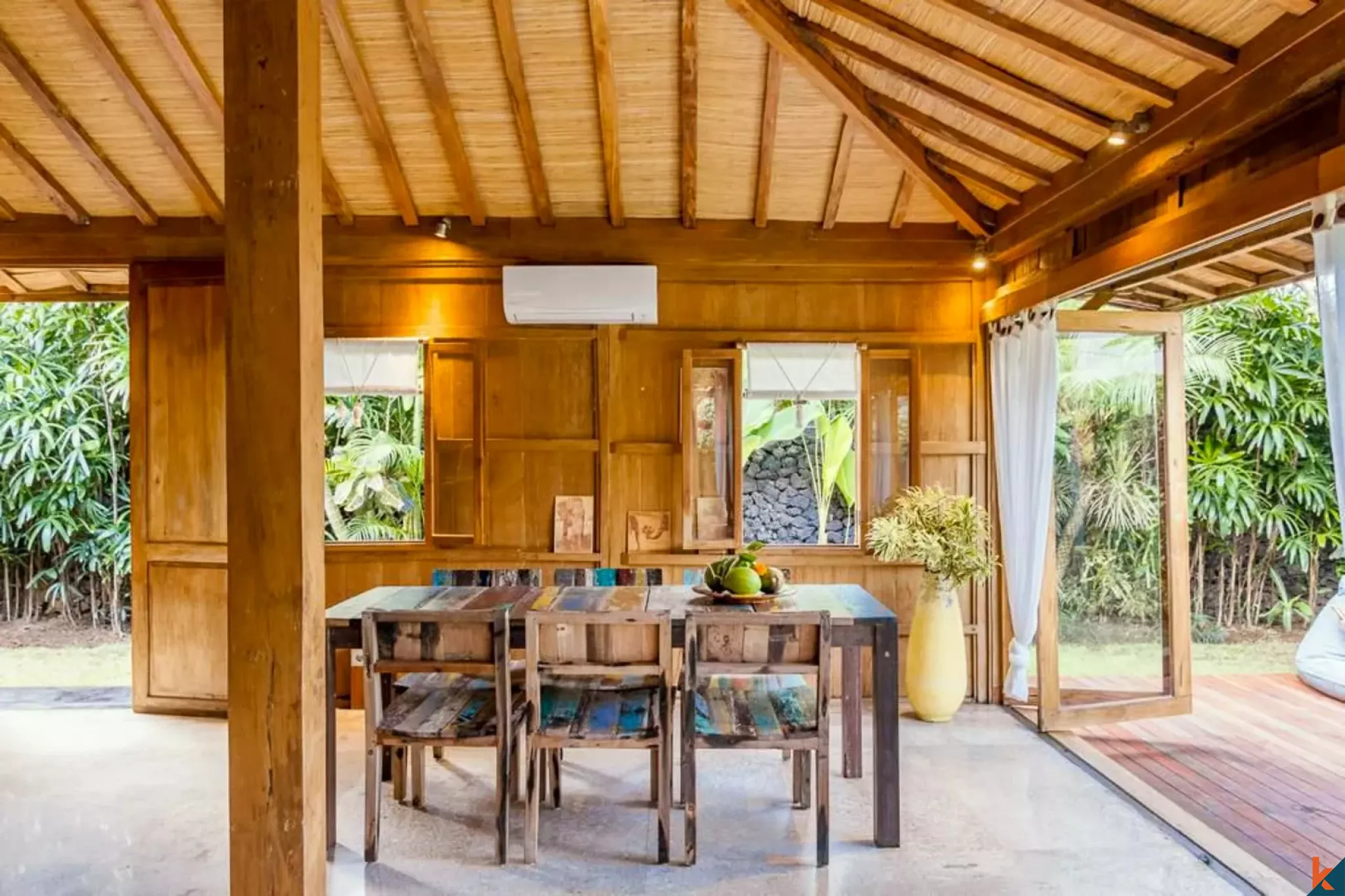 Properti bergaya joglo dua kamar tidur yang indah di Batu Bolong