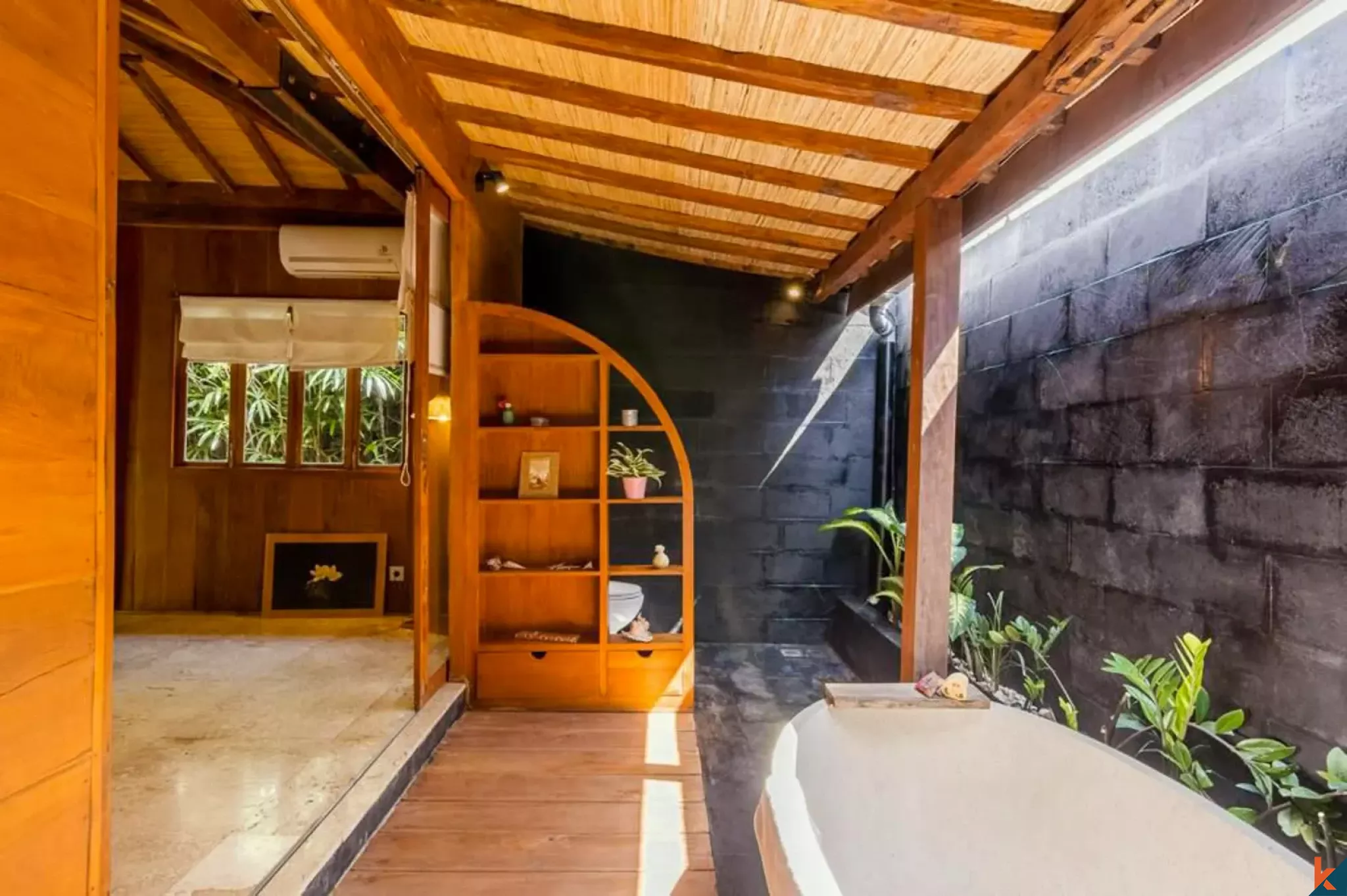 Properti bergaya joglo dua kamar tidur yang indah di Batu Bolong