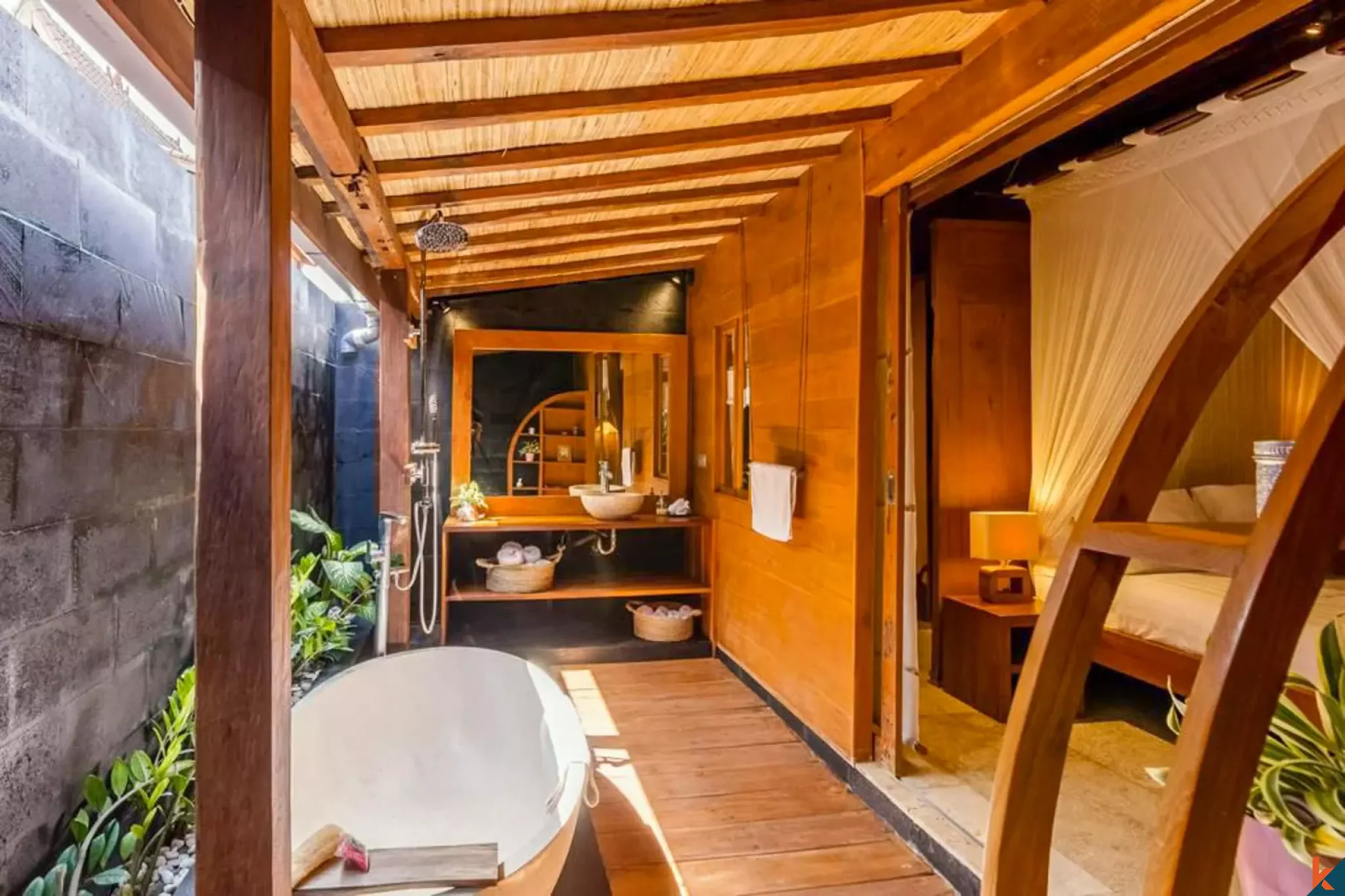 Properti bergaya joglo dua kamar tidur yang indah di Batu Bolong