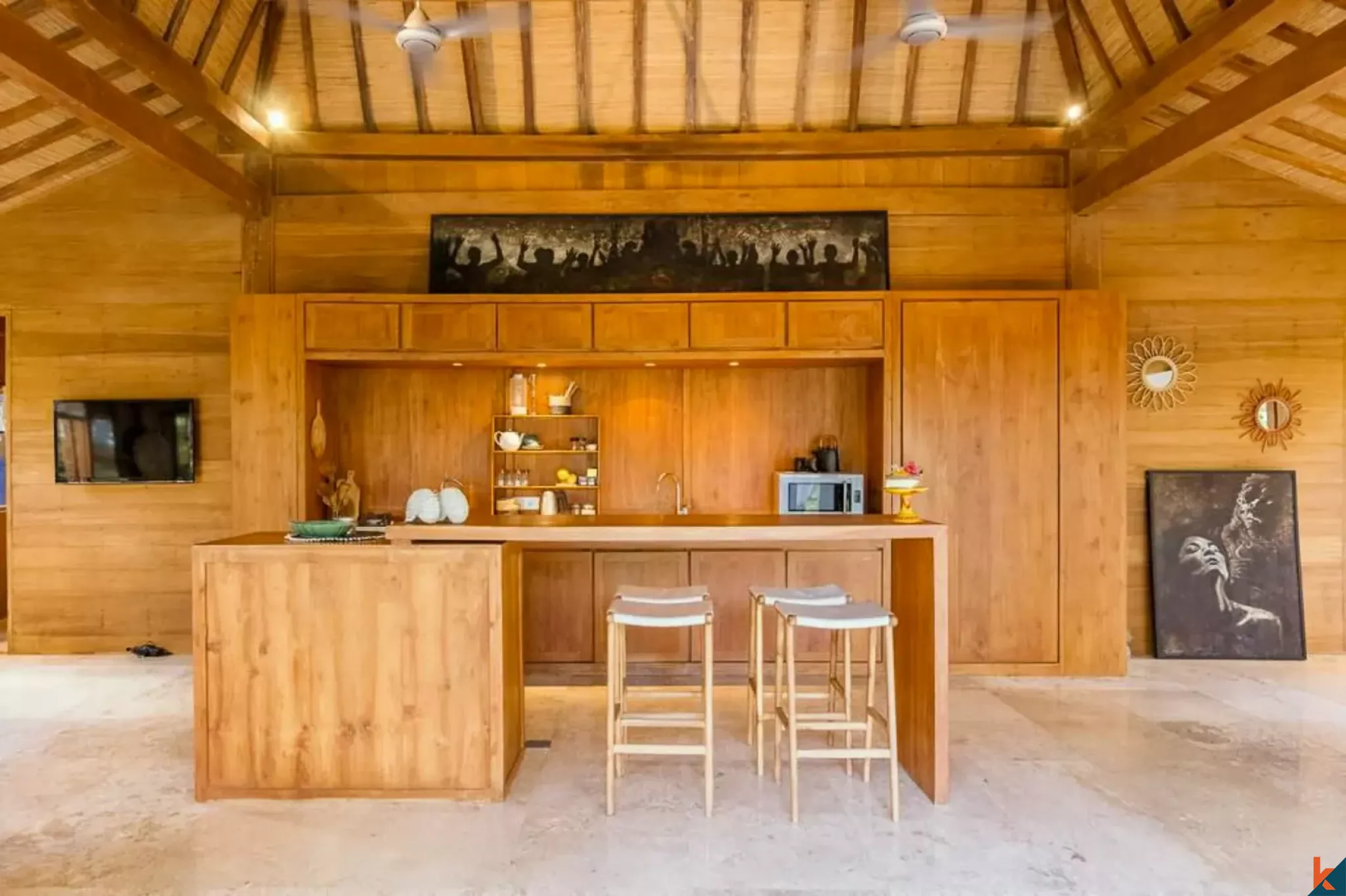 Properti bergaya joglo dua kamar tidur yang indah di Batu Bolong