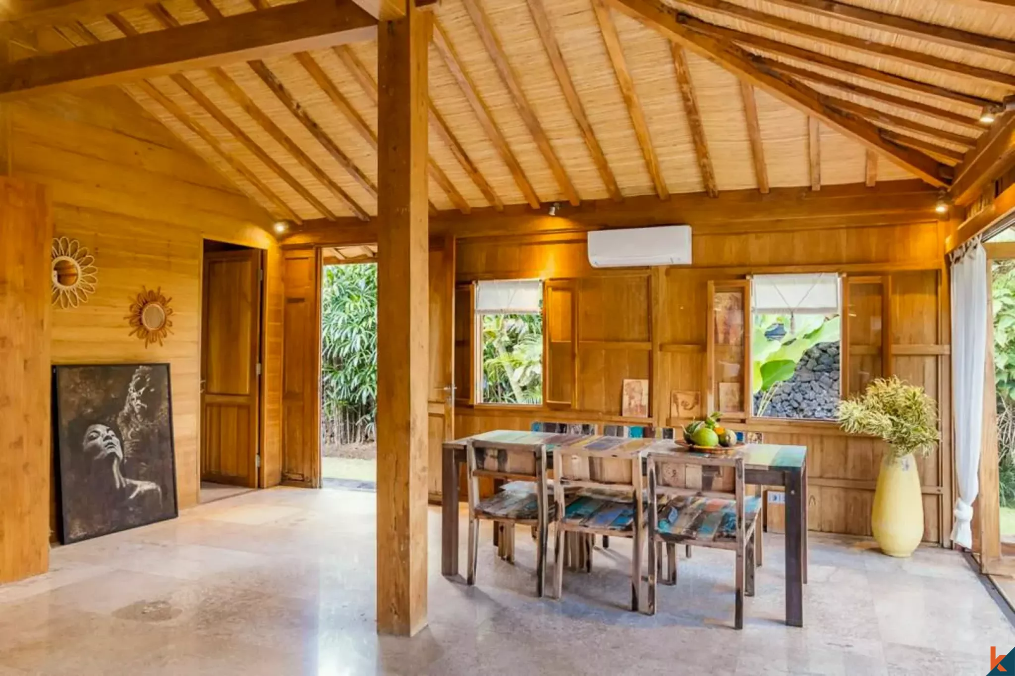 Properti bergaya joglo dua kamar tidur yang indah di Batu Bolong