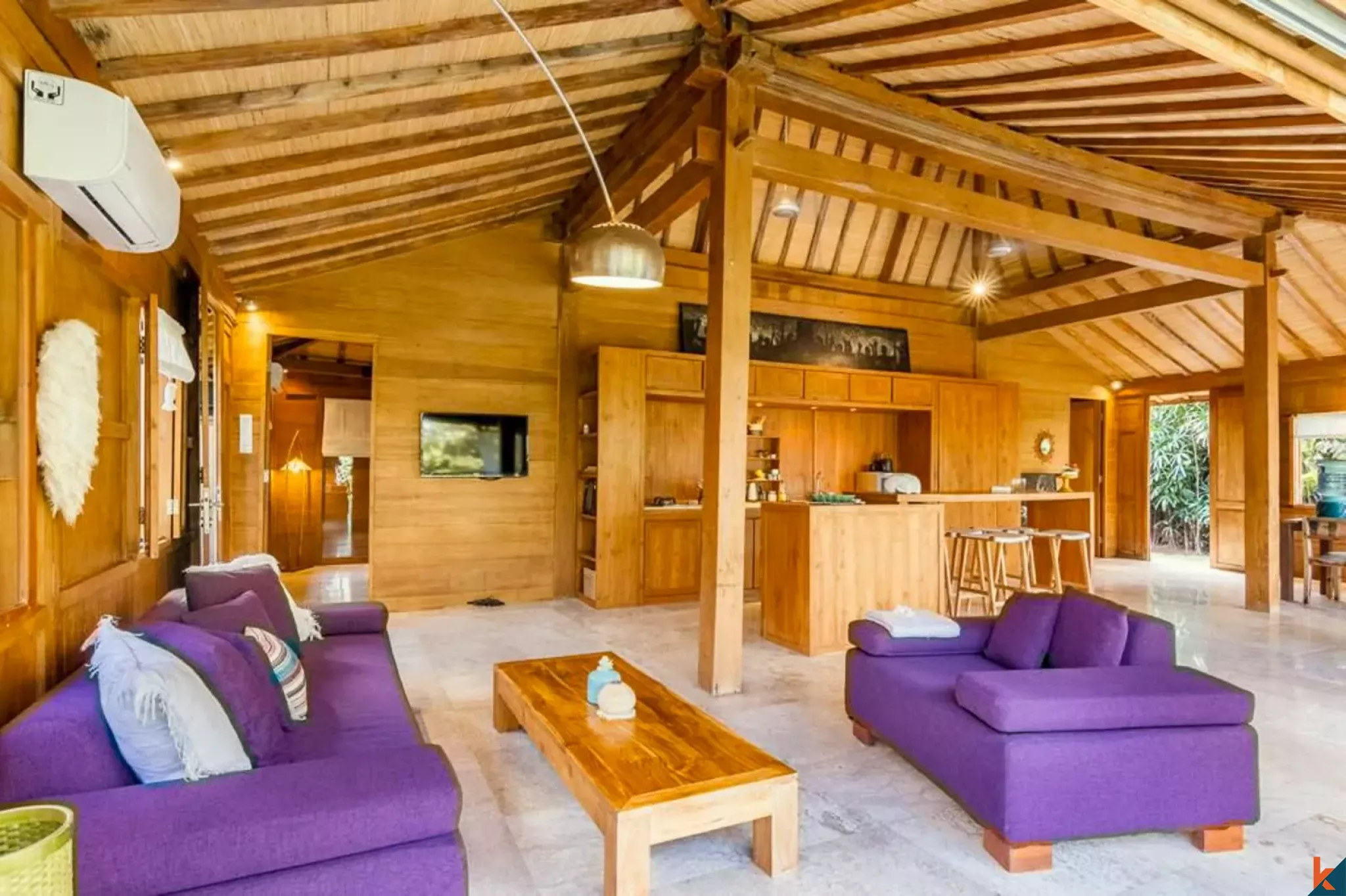 Properti bergaya joglo dua kamar tidur yang indah di Batu Bolong