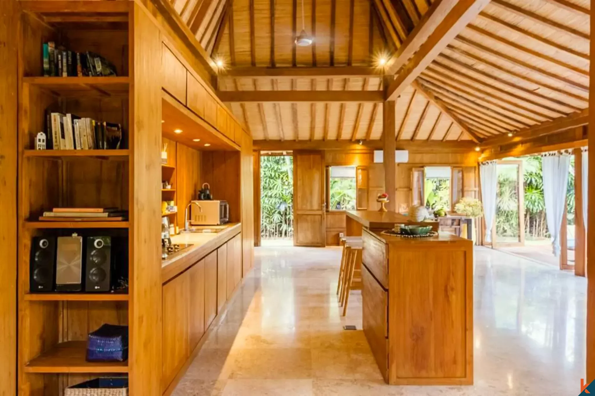 Properti bergaya joglo dua kamar tidur yang indah di Batu Bolong