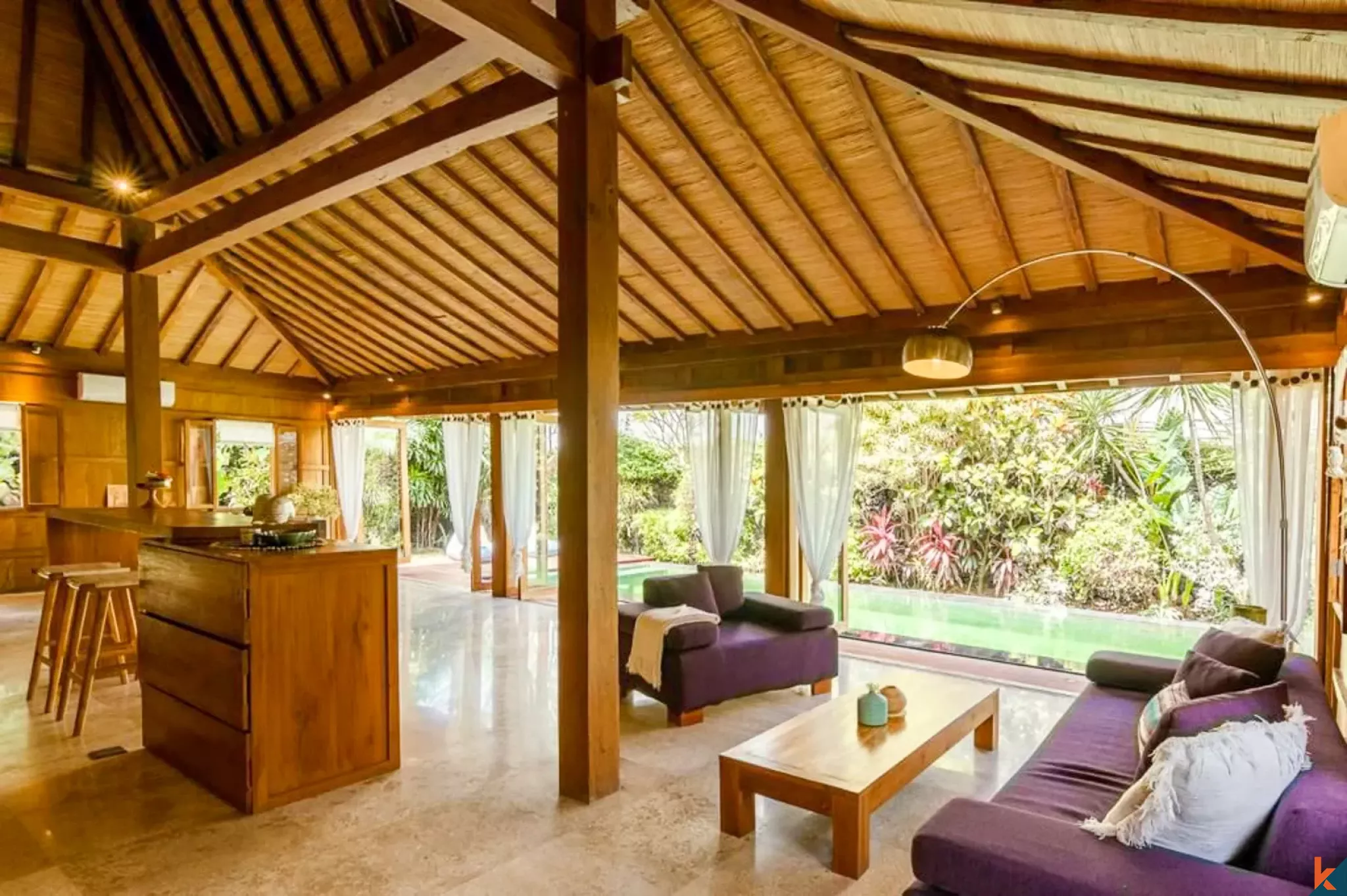 Properti bergaya joglo dua kamar tidur yang indah di Batu Bolong